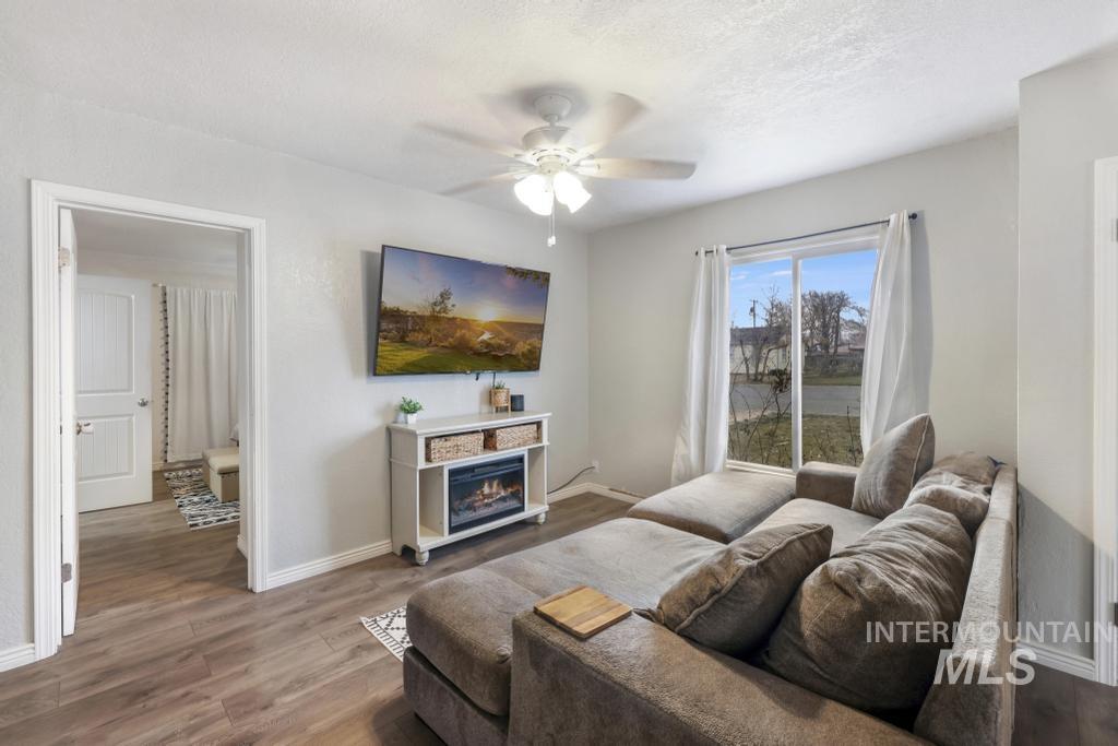 821 12th Ave N, Buhl, Idaho 83316, 3 Bedrooms, 2 Bathrooms, Residential For Sale, Price $265,000,MLS 98972969