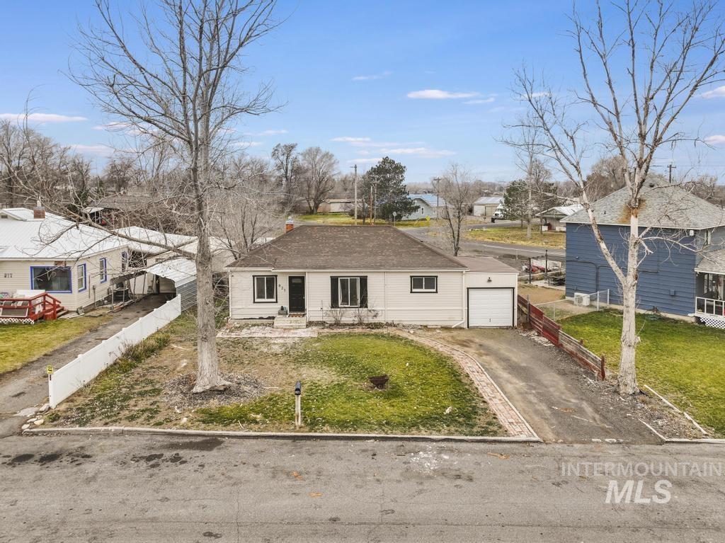 821 12th Ave N, Buhl, Idaho 83316, 3 Bedrooms, 2 Bathrooms, Residential For Sale, Price $265,000,MLS 98972969