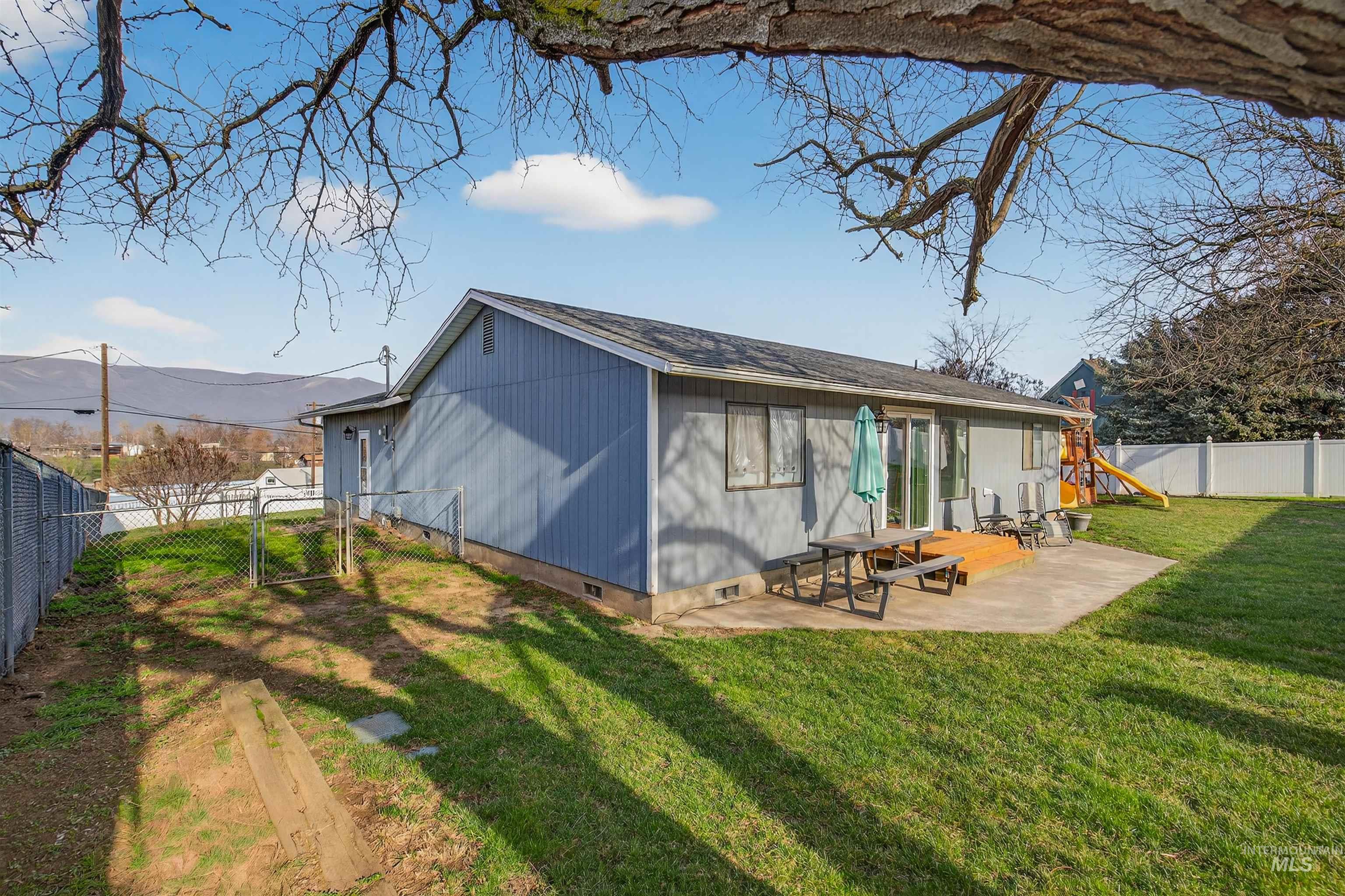 1471 16th Avenue, Clarkston, Washington 83501, 3 Bedrooms, 2 Bathrooms, Residential For Sale, Price $354,900,MLS 98972971