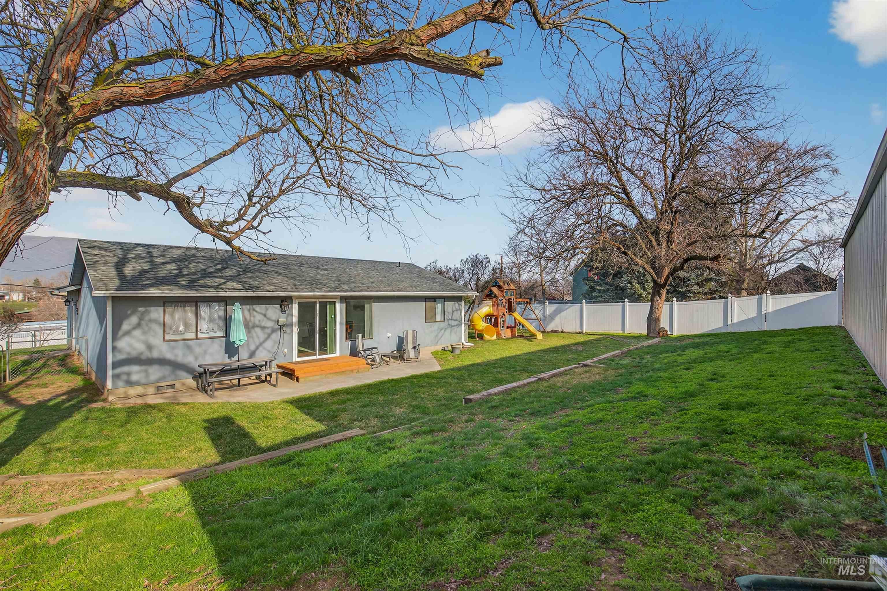 1471 16th Avenue, Clarkston, Washington 83501, 3 Bedrooms, 2 Bathrooms, Residential For Sale, Price $354,900,MLS 98972971