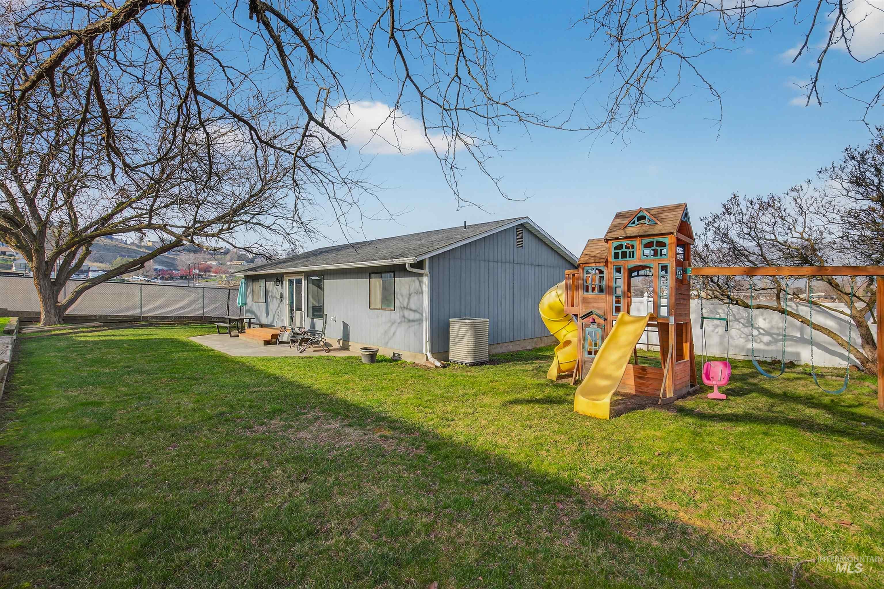 1471 16th Avenue, Clarkston, Washington 83501, 3 Bedrooms, 2 Bathrooms, Residential For Sale, Price $354,900,MLS 98972971