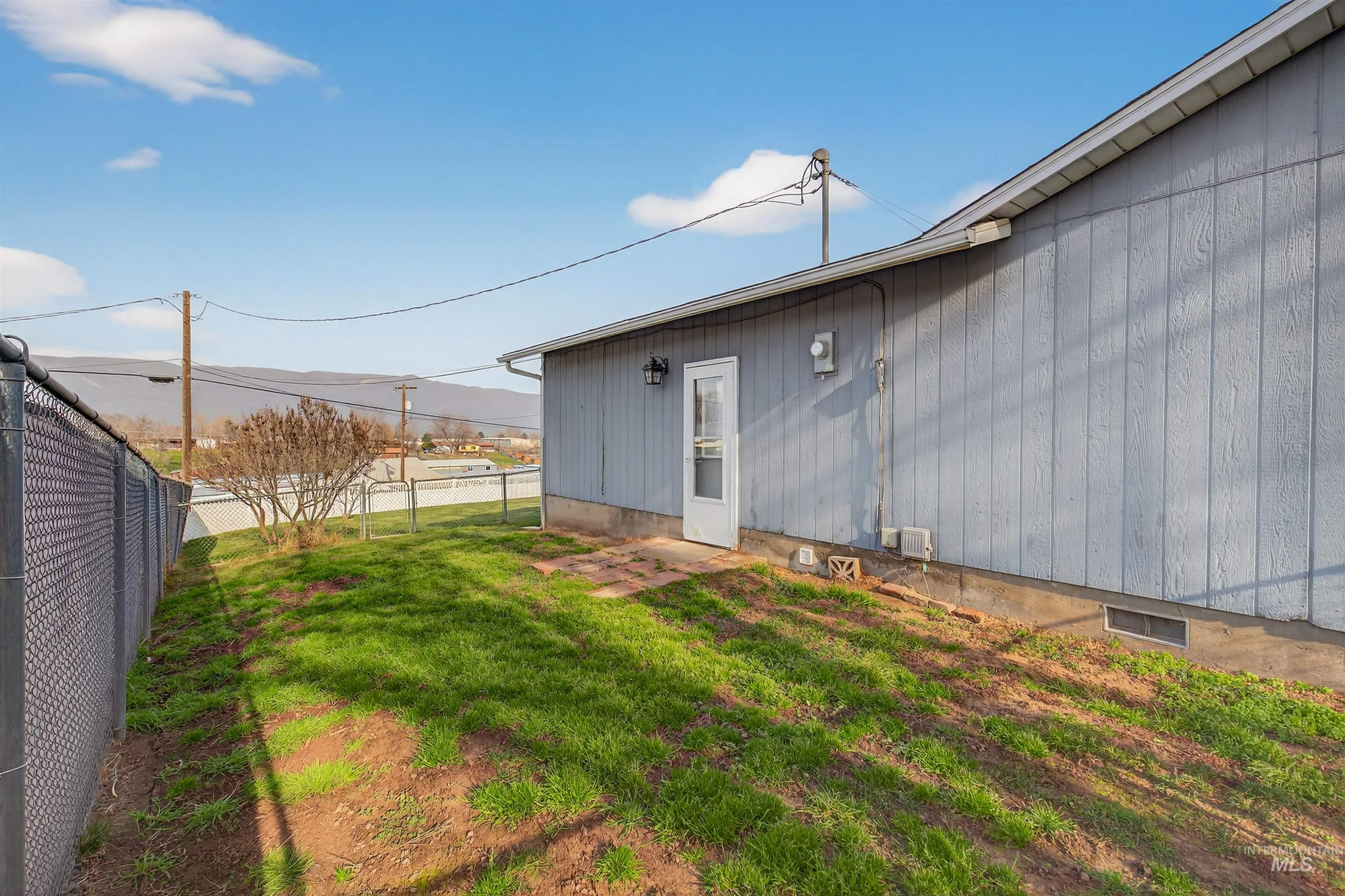 1471 16th Avenue, Clarkston, Washington 99403, 3 Bedrooms, 2 Bathrooms, Residential For Sale, Price $354,900, 98972971