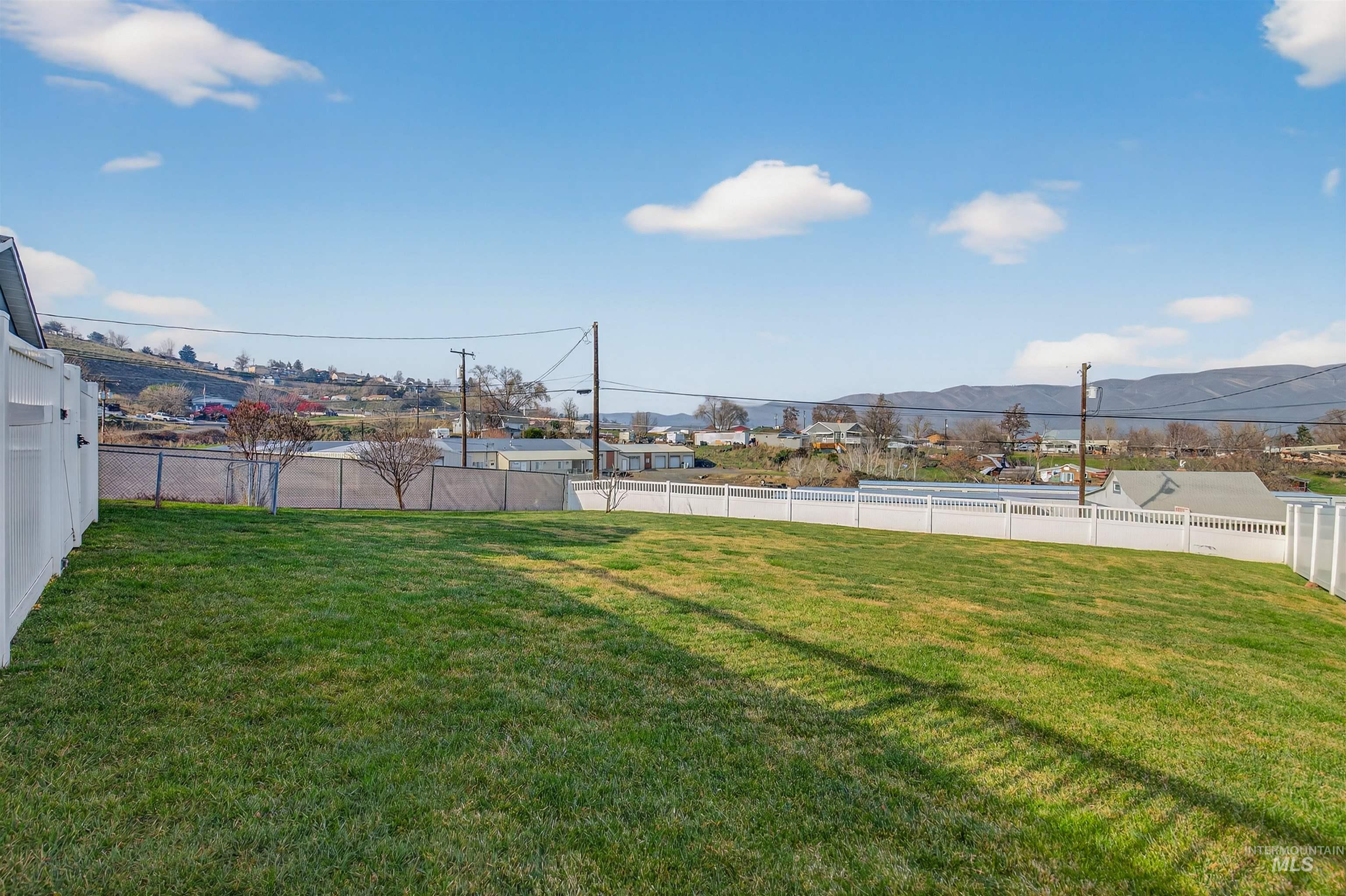 1471 16th Avenue, Clarkston, Washington 83501, 3 Bedrooms, 2 Bathrooms, Residential For Sale, Price $354,900,MLS 98972971