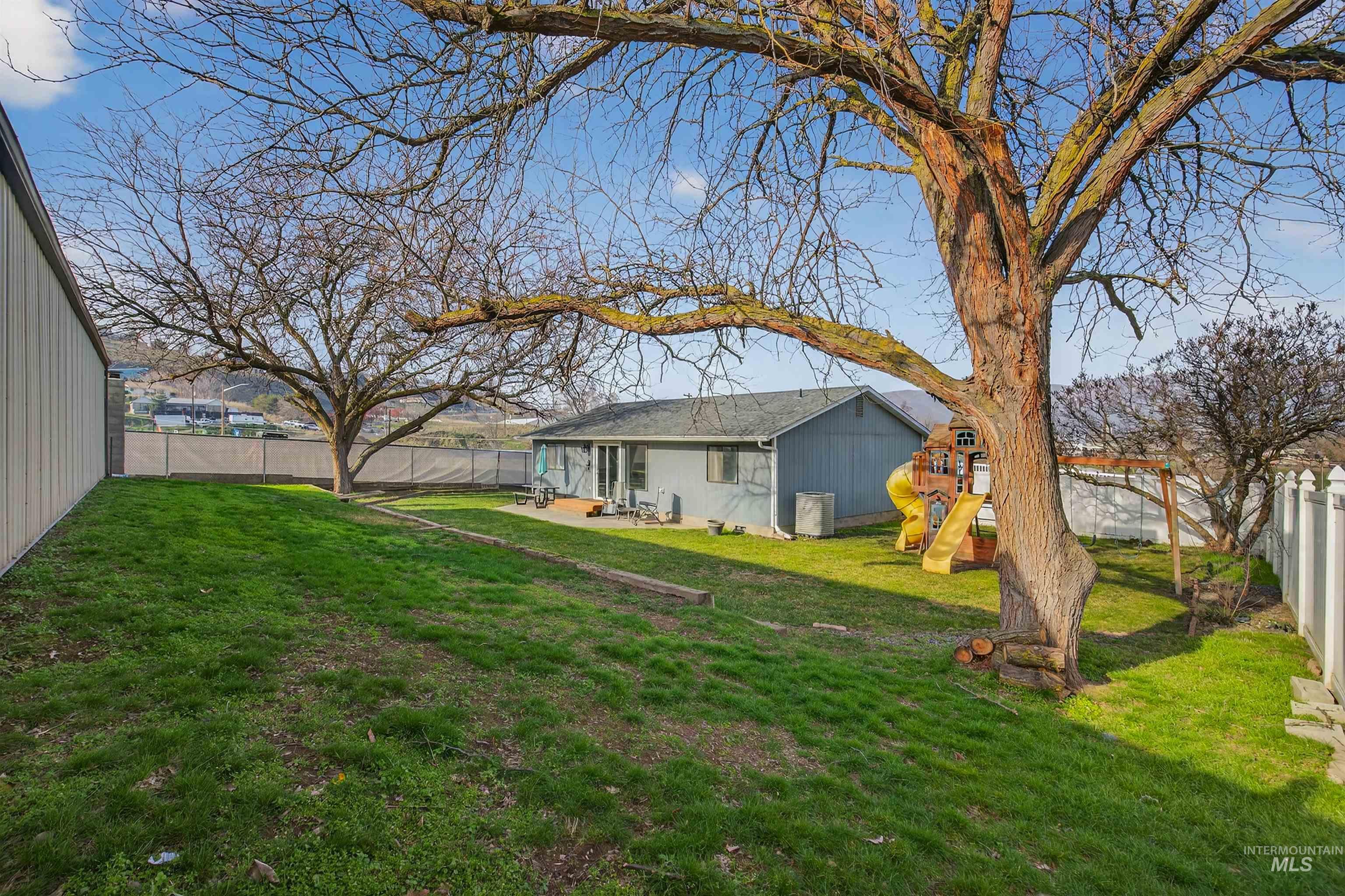 1471 16th Avenue, Clarkston, Washington 99403, 3 Bedrooms, 2 Bathrooms, Residential For Sale, Price $354,900, 98972971