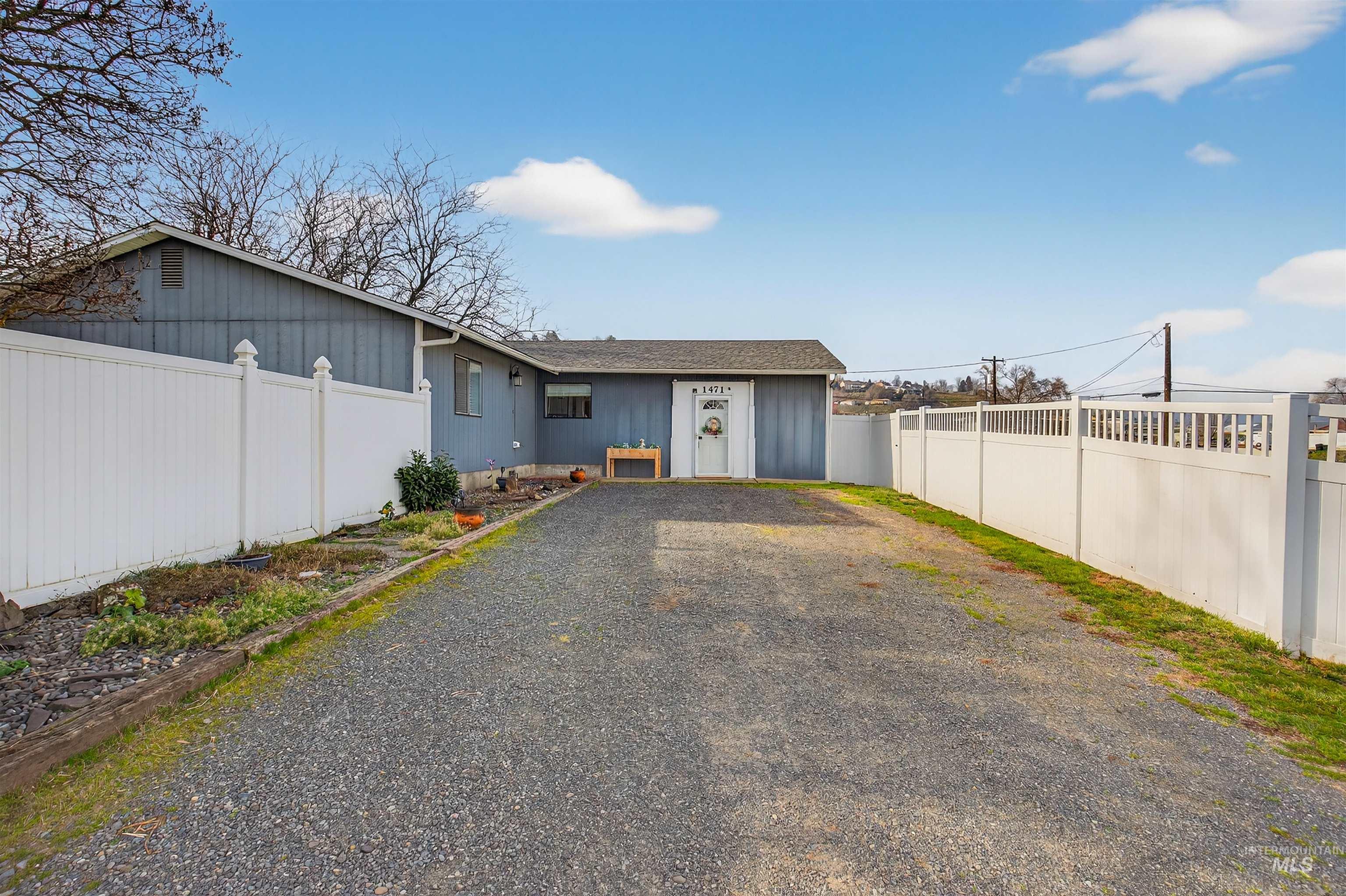 1471 16th Avenue, Clarkston, Washington 83501, 3 Bedrooms, 2 Bathrooms, Residential For Sale, Price $354,900,MLS 98972971