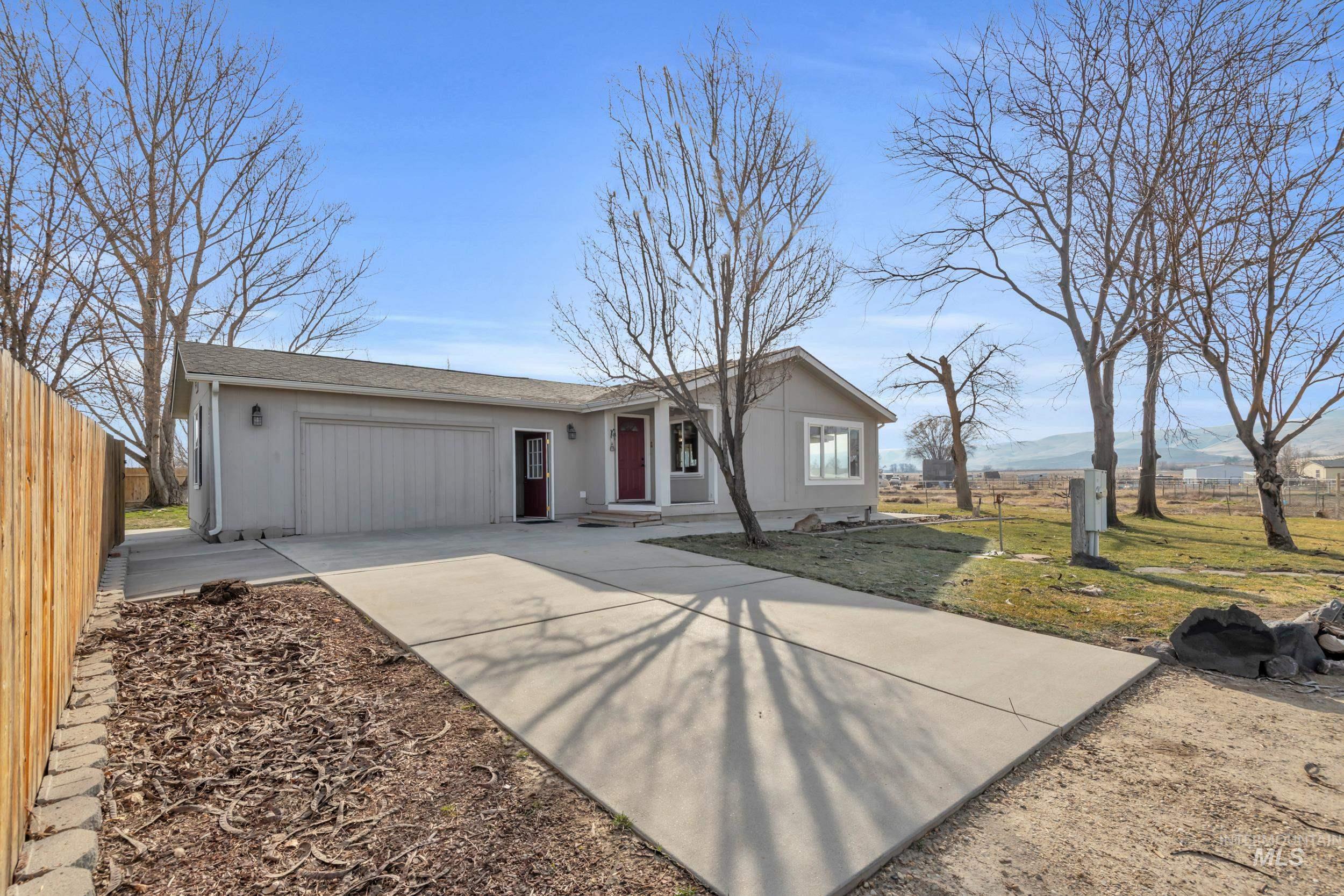 2852 Sagebrush Lane, Homedale, Idaho 83628, 3 Bedrooms, 2 Bathrooms, Residential For Sale, Price $485,000,MLS 98972973