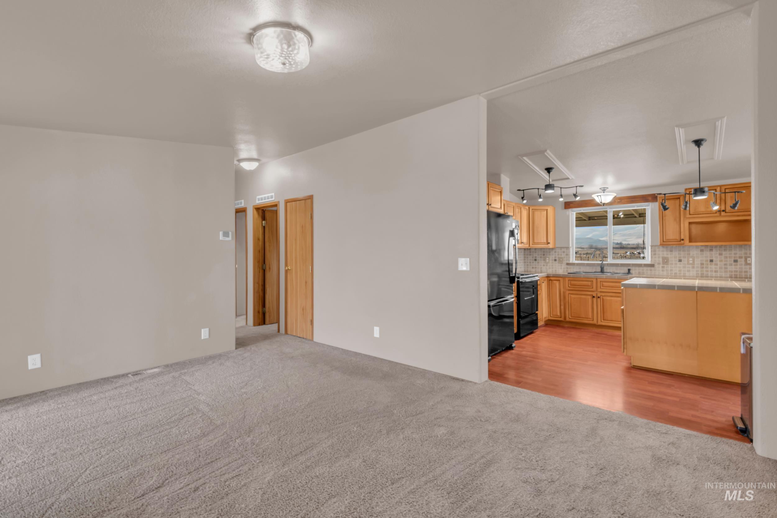 2852 Sagebrush Lane, Homedale, Idaho 83628, 3 Bedrooms, 2 Bathrooms, Residential For Sale, Price $485,000,MLS 98972973