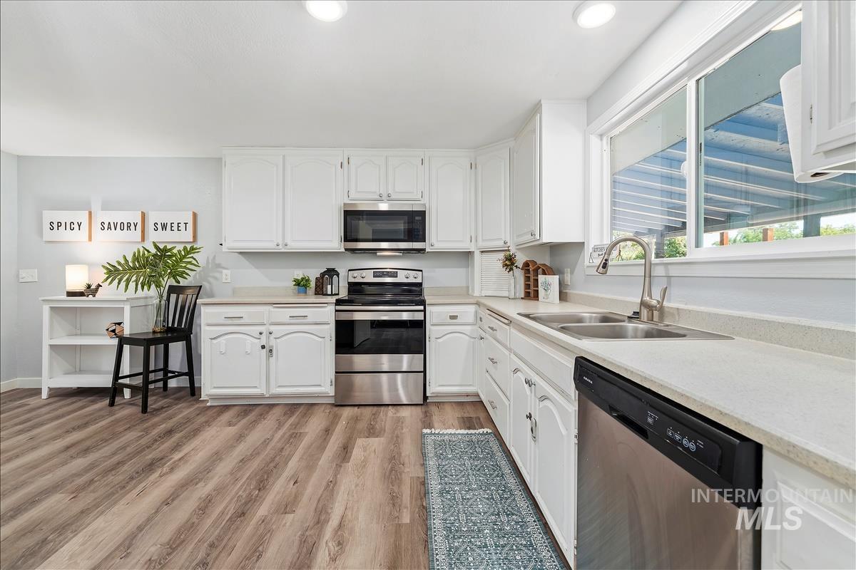 575 E 2nd South, Mountain Home, Idaho 83647, 4 Bedrooms, 2 Bathrooms, Residential For Sale, Price $330,000,MLS 98972977