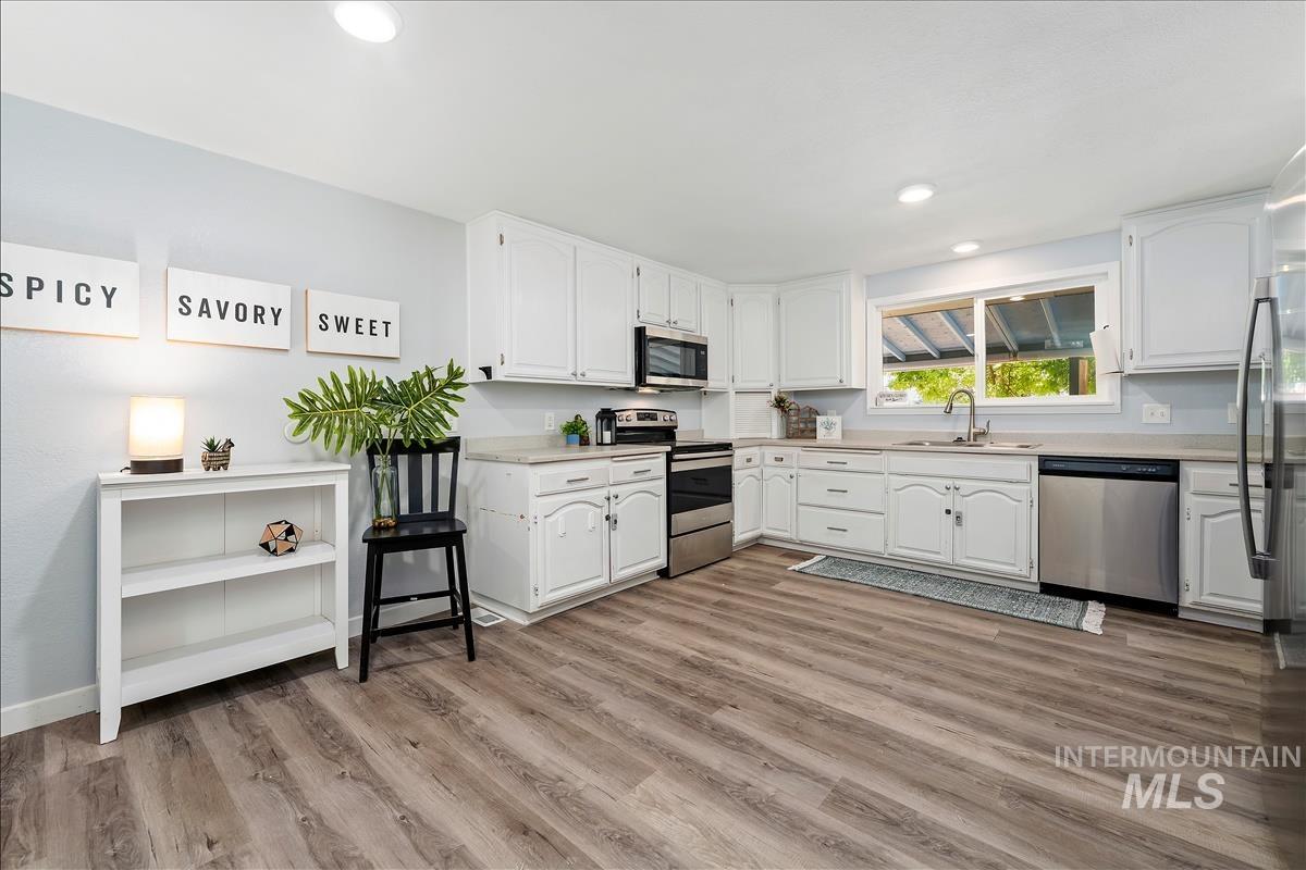 575 E 2nd South, Mountain Home, Idaho 83647, 4 Bedrooms, 2 Bathrooms, Residential For Sale, Price $330,000,MLS 98972977