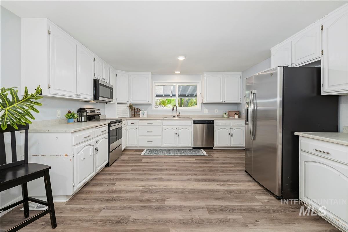 575 E 2nd South, Mountain Home, Idaho 83647, 4 Bedrooms, 2 Bathrooms, Residential For Sale, Price $330,000,MLS 98972977