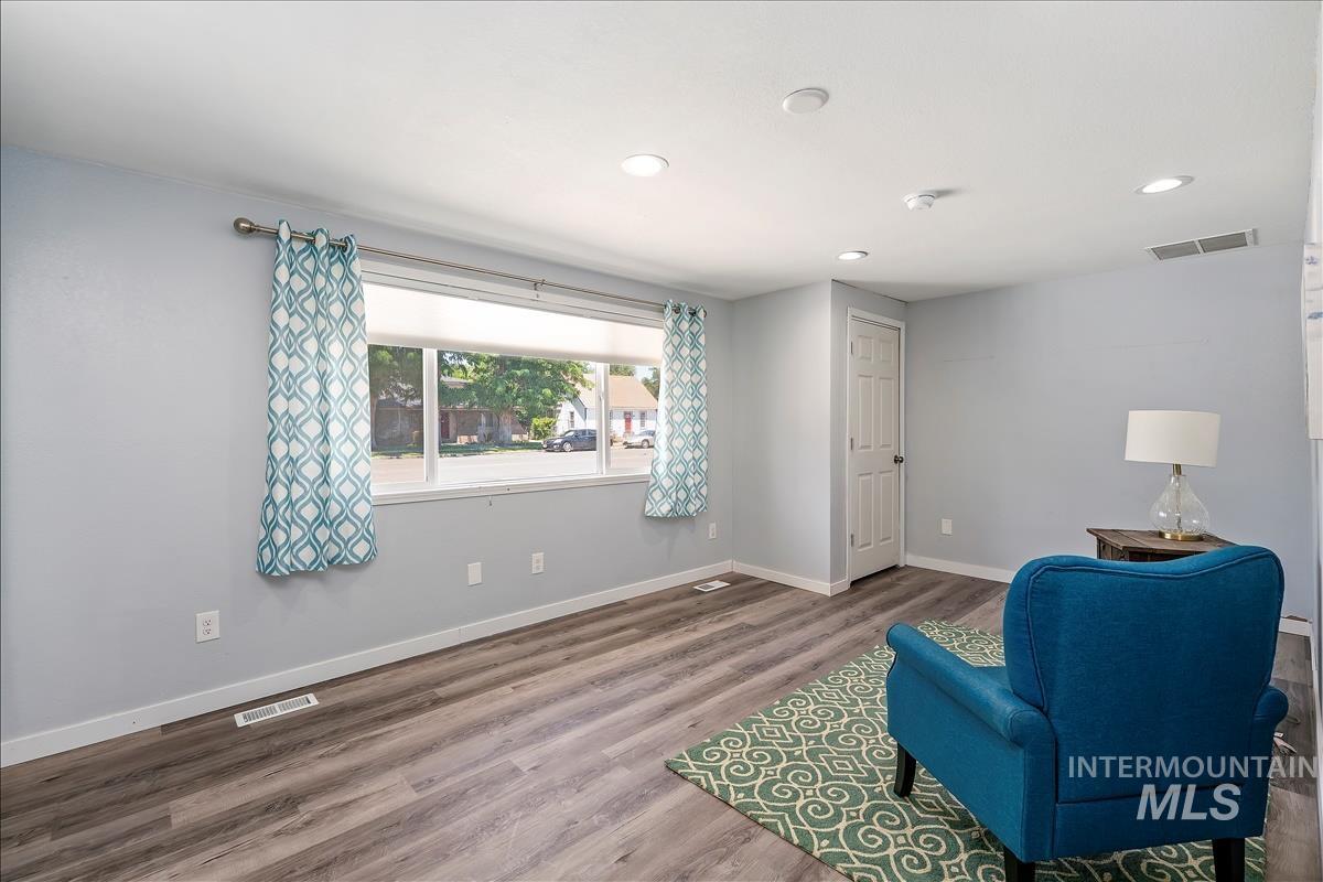 575 E 2nd South, Mountain Home, Idaho 83647, 4 Bedrooms, 2 Bathrooms, Residential For Sale, Price $330,000,MLS 98972977