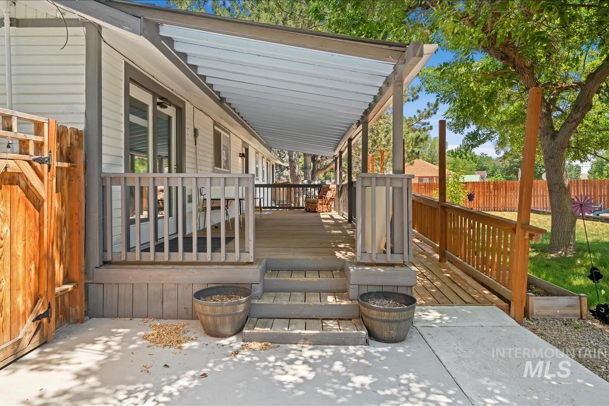 575 E 2nd South, Mountain Home, Idaho 83647, 4 Bedrooms, 2 Bathrooms, Residential For Sale, Price $330,000,MLS 98972977