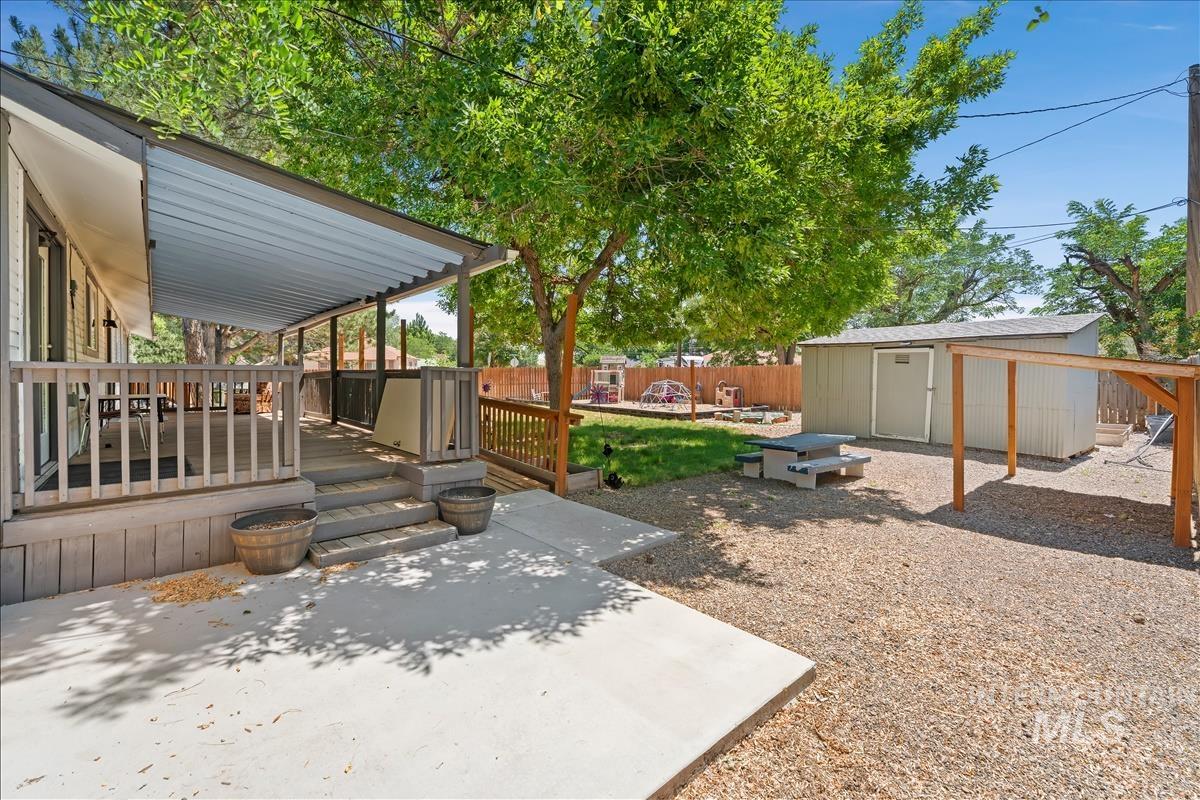 575 E 2nd South, Mountain Home, Idaho 83647, 4 Bedrooms, 2 Bathrooms, Residential For Sale, Price $330,000,MLS 98972977