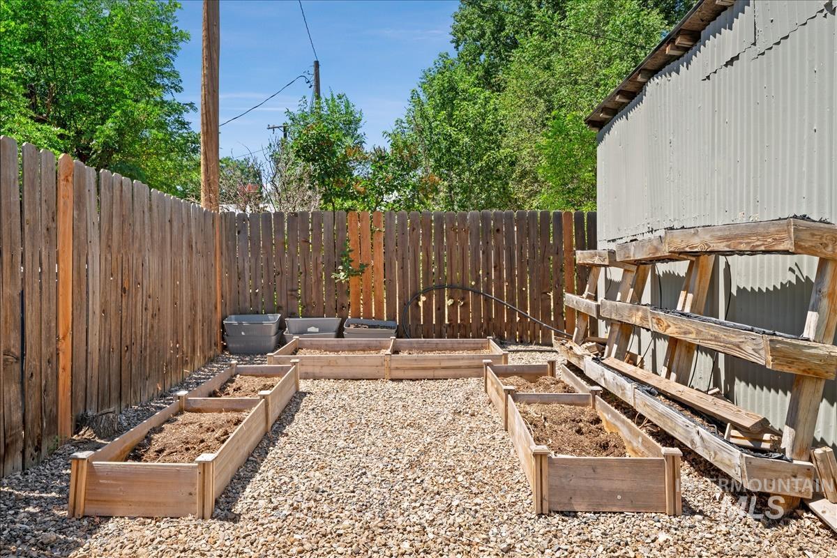 575 E 2nd South, Mountain Home, Idaho 83647, 4 Bedrooms, 2 Bathrooms, Residential For Sale, Price $330,000,MLS 98972977