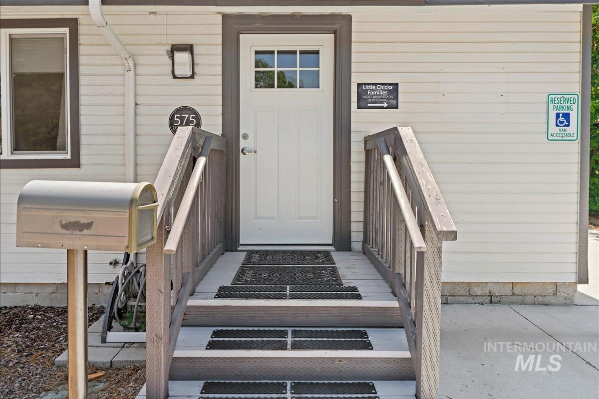 575 E 2nd South, Mountain Home, Idaho 83647, 4 Bedrooms, 2 Bathrooms, Residential For Sale, Price $330,000,MLS 98972977