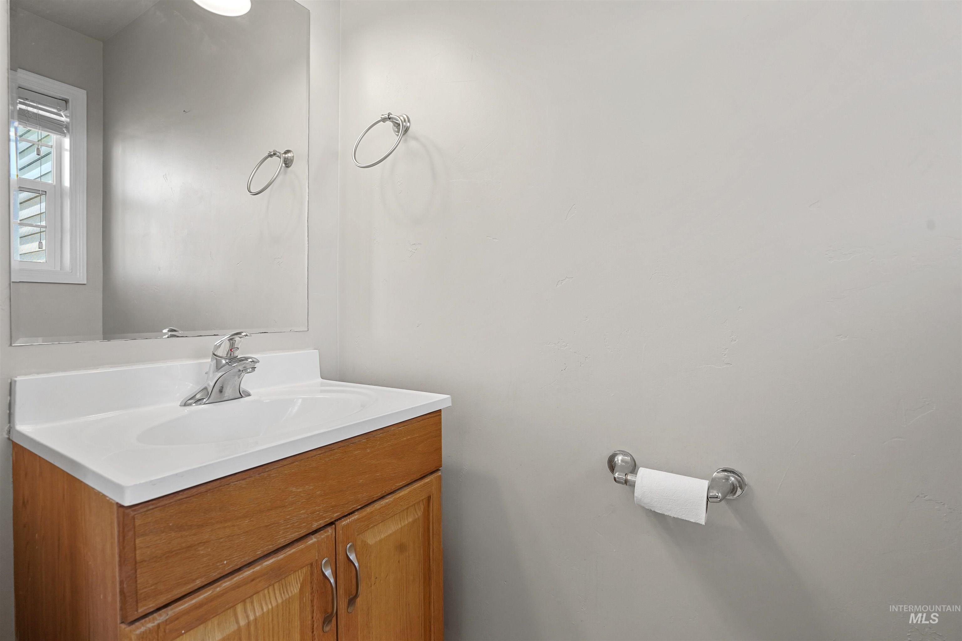 330 W 2nd Street, Hazelton, Idaho 83335, 4 Bedrooms, 2.5 Bathrooms, Residential For Sale, Price $395,000,MLS 98972982