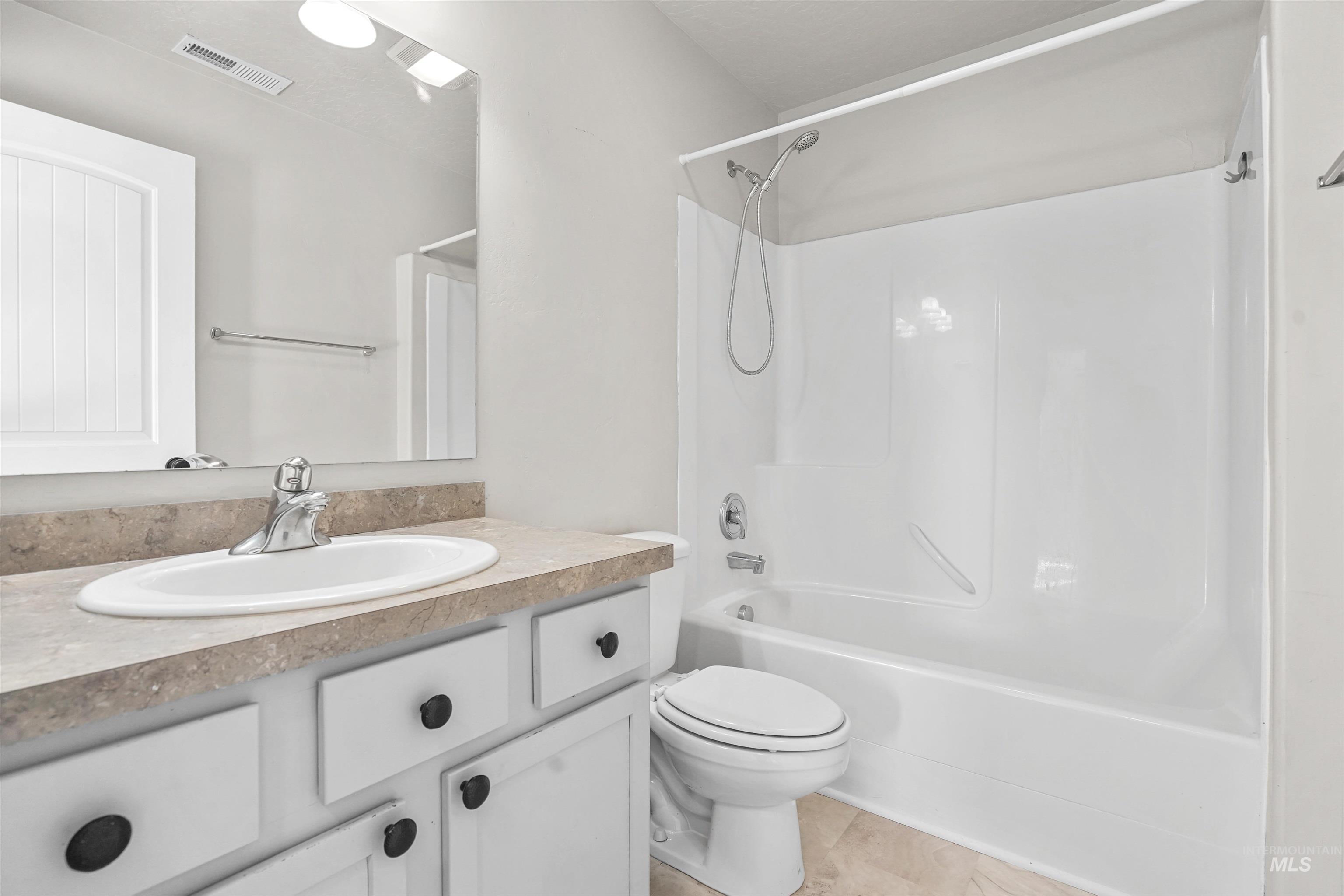 330 W 2nd Street, Hazelton, Idaho 83335, 4 Bedrooms, 2.5 Bathrooms, Residential For Sale, Price $395,000,MLS 98972982