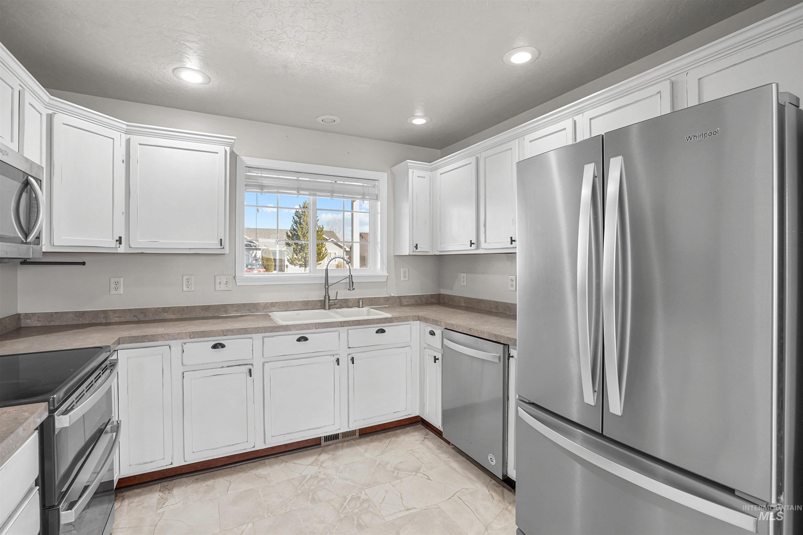 330 W 2nd Street, Hazelton, Idaho 83335, 4 Bedrooms, 2.5 Bathrooms, Residential For Sale, Price $395,000,MLS 98972982