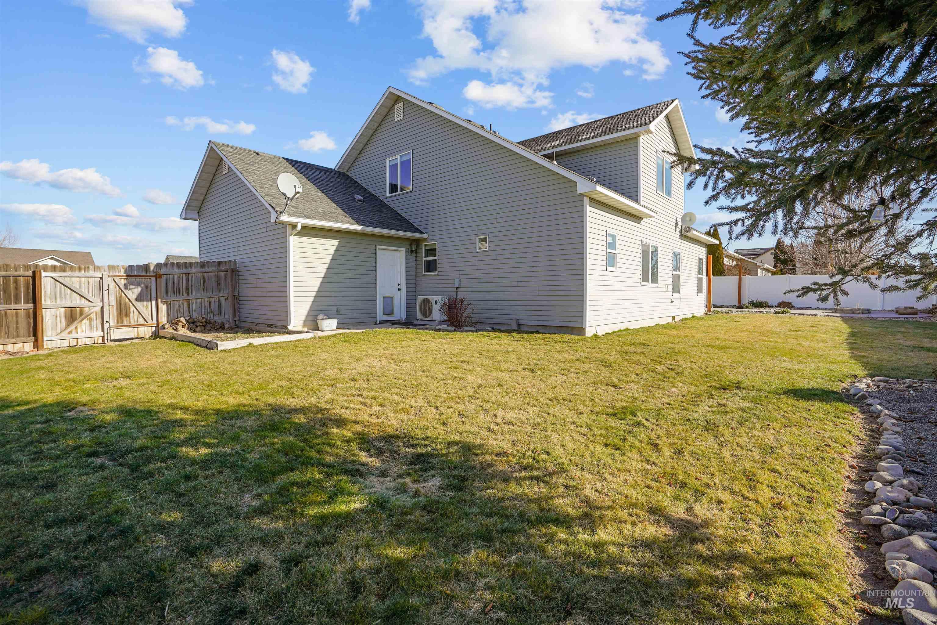 330 W 2nd Street, Hazelton, Idaho 83335, 4 Bedrooms, 2.5 Bathrooms, Residential For Sale, Price $395,000,MLS 98972982