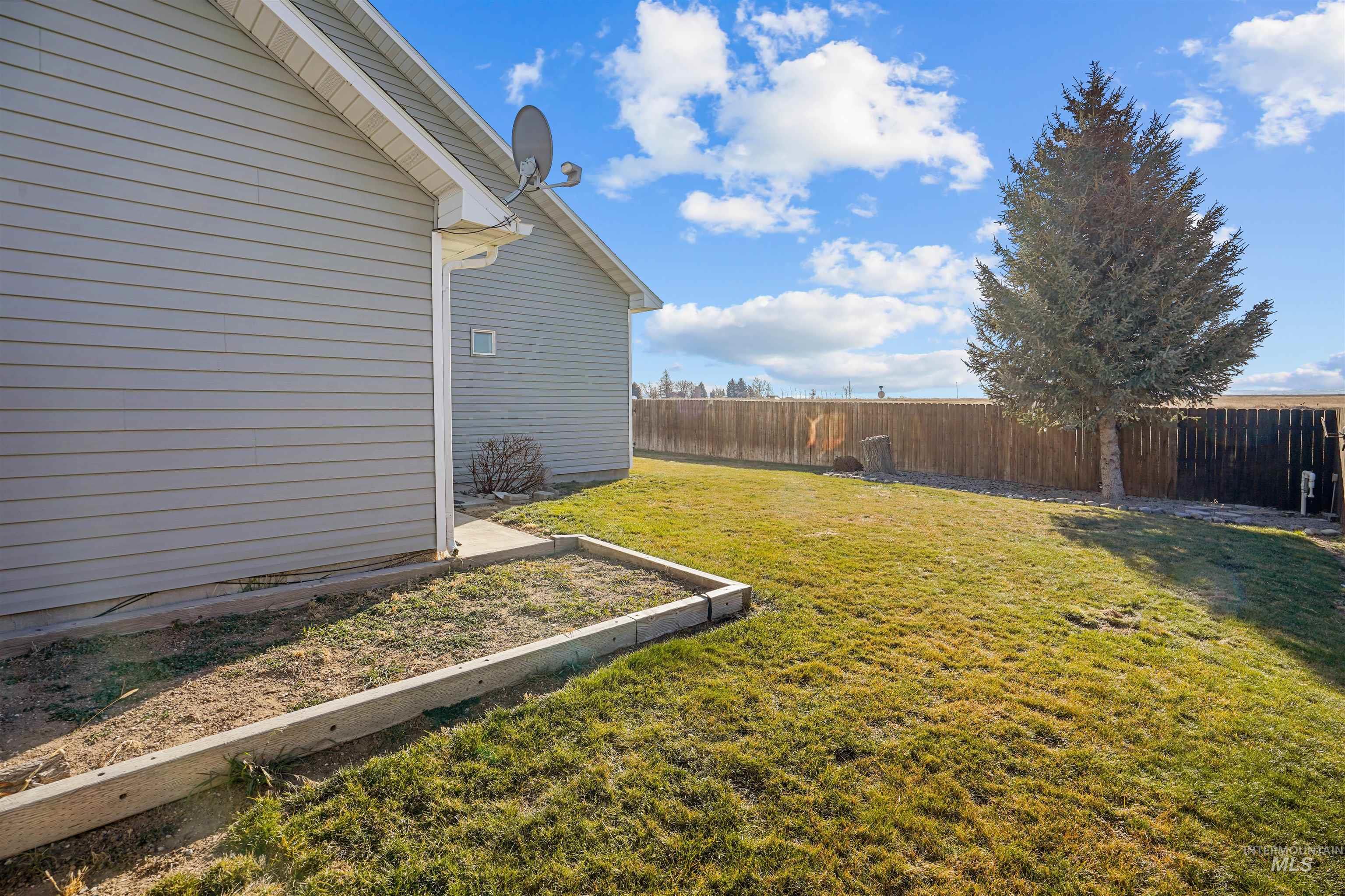 330 W 2nd Street, Hazelton, Idaho 83335, 4 Bedrooms, 2.5 Bathrooms, Residential For Sale, Price $395,000,MLS 98972982