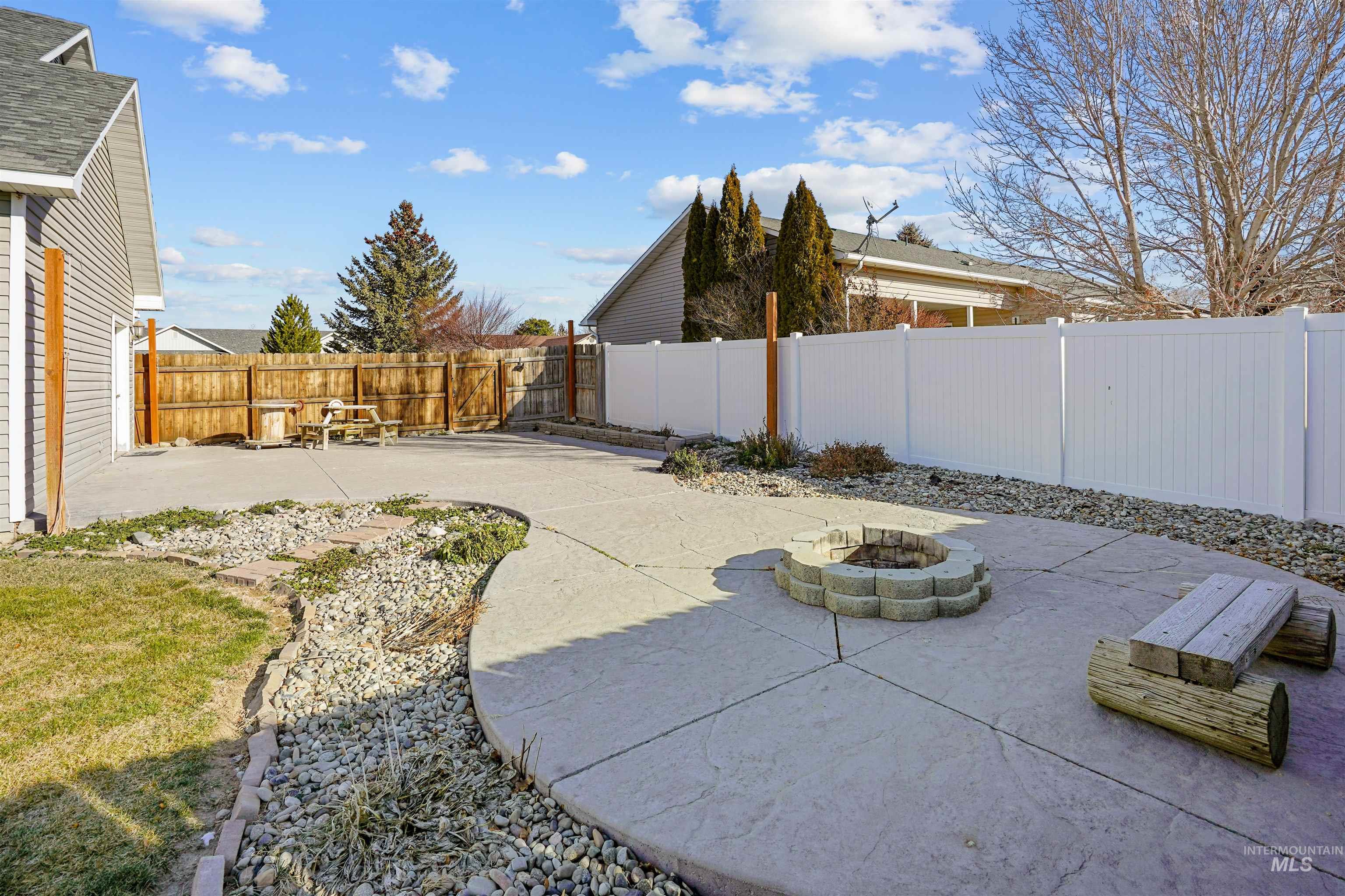 330 W 2nd Street, Hazelton, Idaho 83335, 4 Bedrooms, 2.5 Bathrooms, Residential For Sale, Price $395,000,MLS 98972982