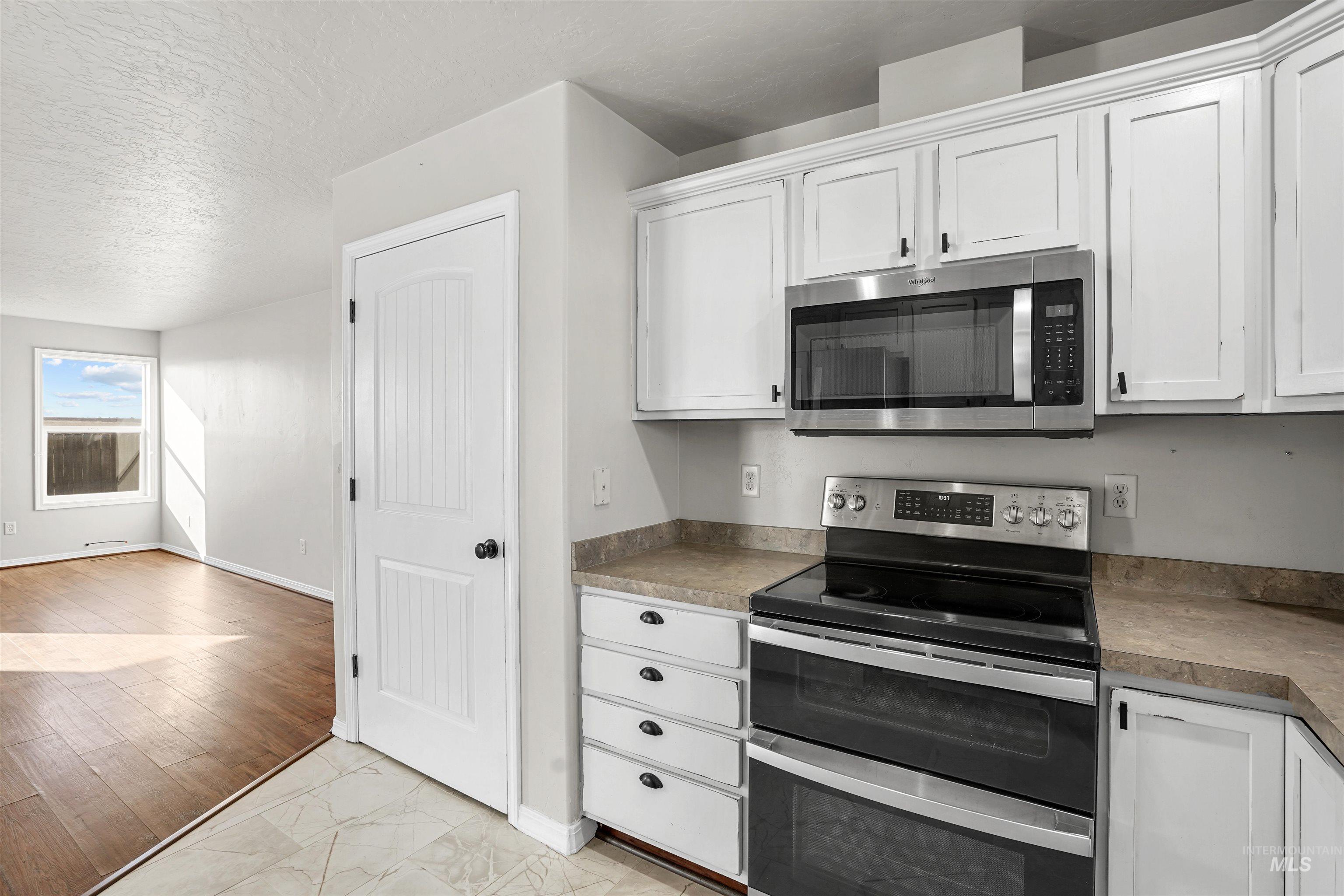 330 W 2nd Street, Hazelton, Idaho 83335, 4 Bedrooms, 2.5 Bathrooms, Residential For Sale, Price $395,000,MLS 98972982