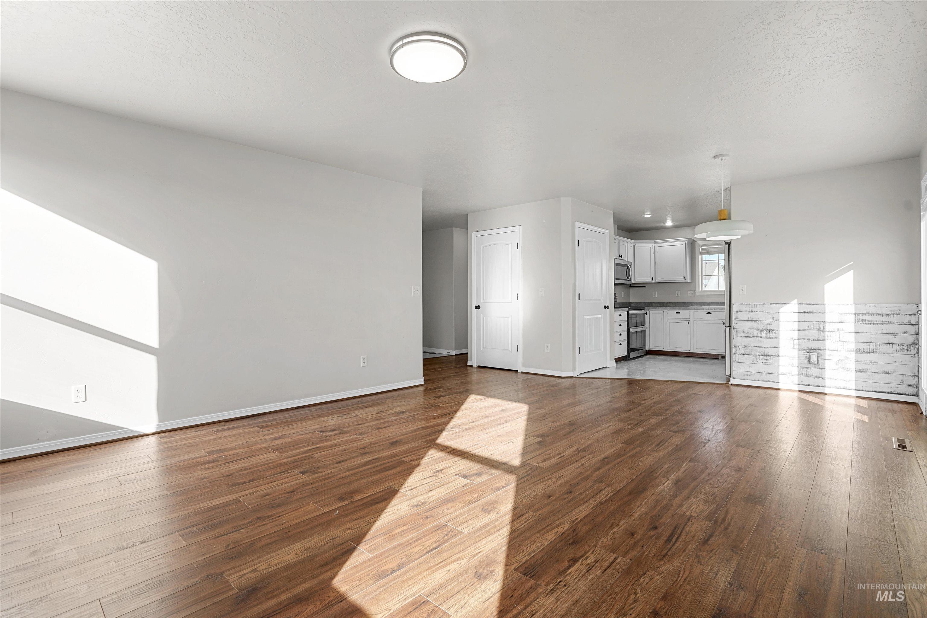 330 W 2nd Street, Hazelton, Idaho 83335, 4 Bedrooms, 2.5 Bathrooms, Residential For Sale, Price $395,000,MLS 98972982