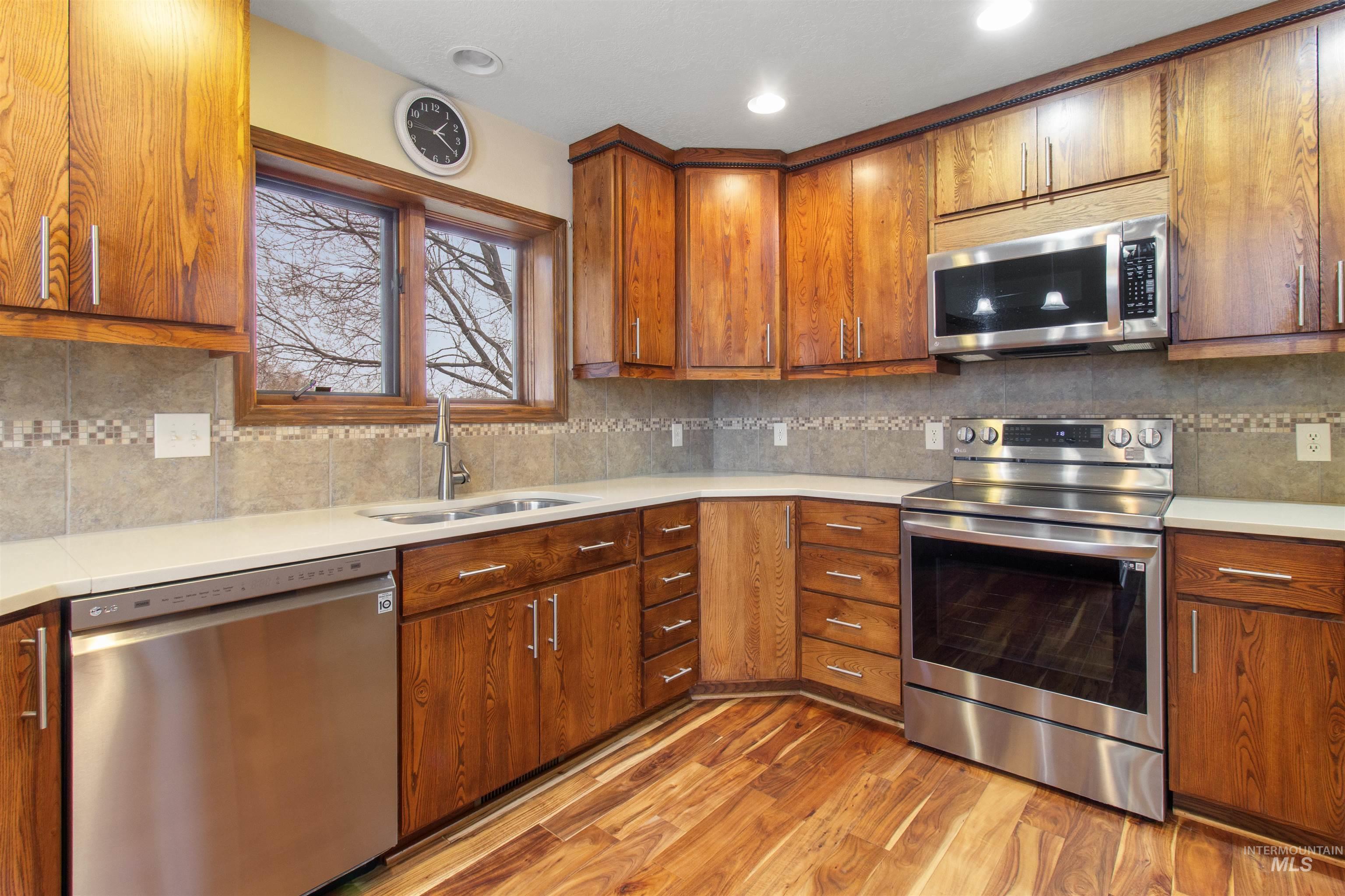 4048 N 3536 E, Kimberly, Idaho 83341, 3 Bedrooms, 3 Bathrooms, Residential For Sale, Price $915,000, 98972983