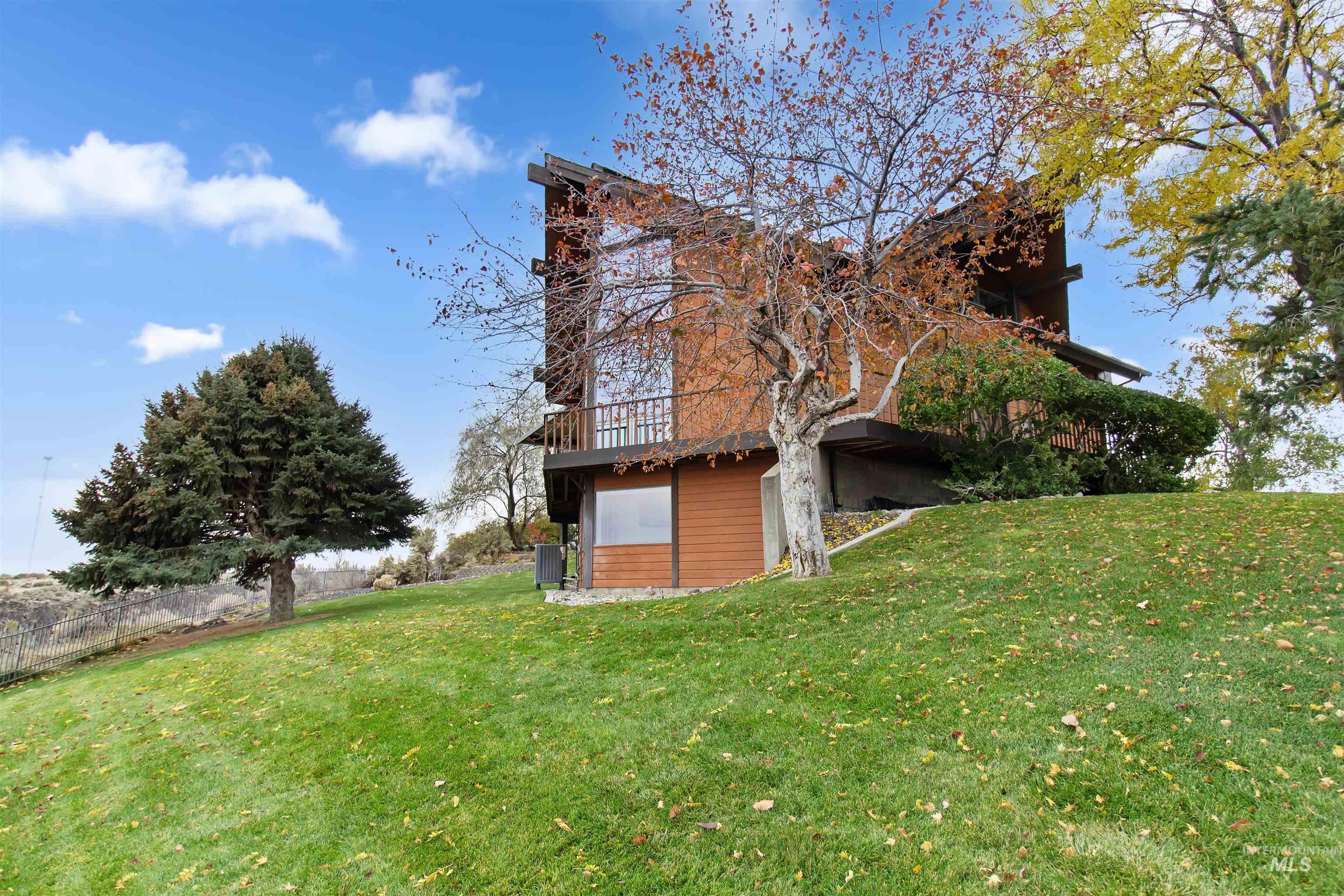 4048 N 3536 E, Kimberly, Idaho 83341, 3 Bedrooms, 3 Bathrooms, Residential For Sale, Price $885,000,MLS 98972983