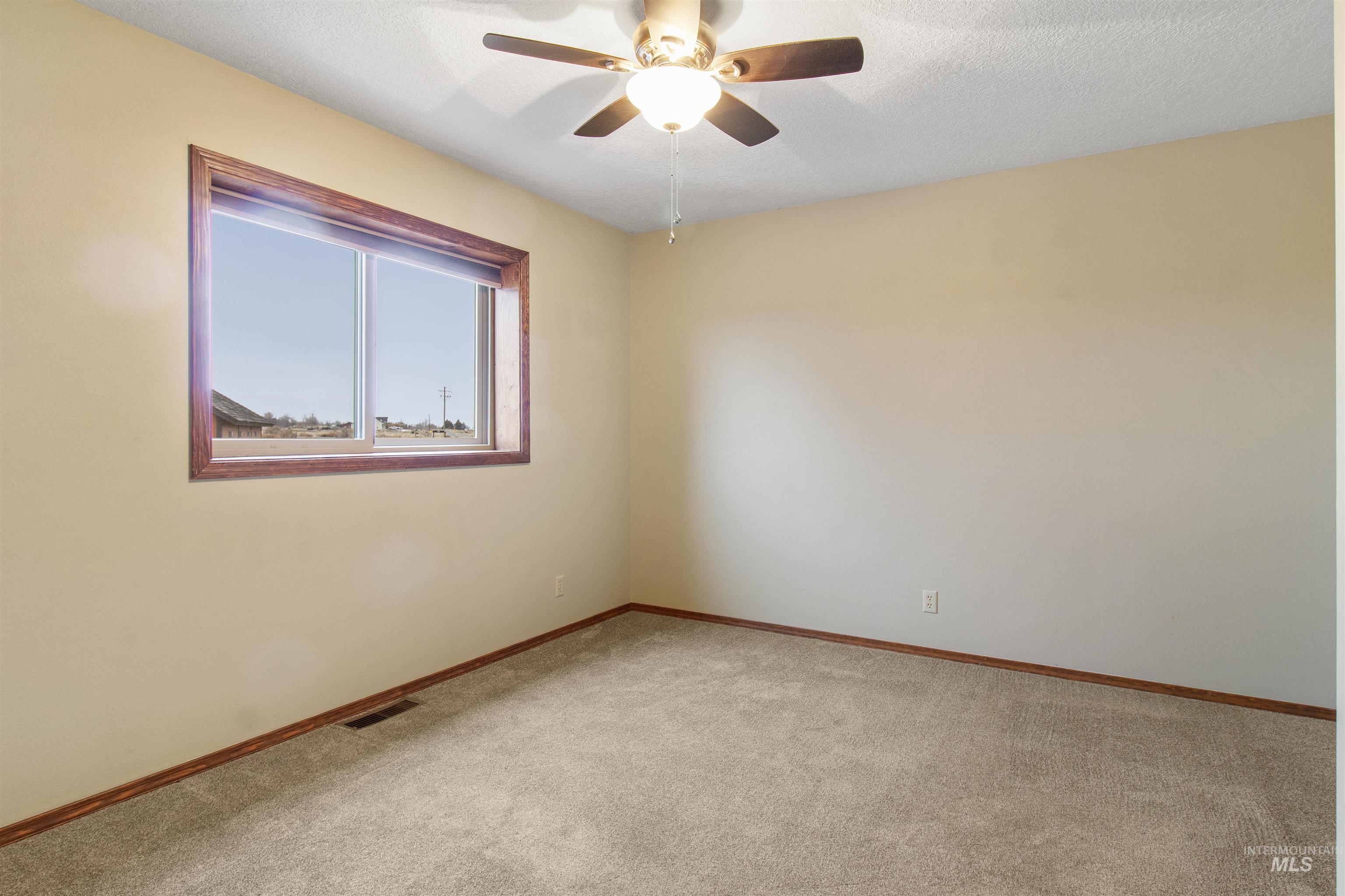 4048 N 3536 E, Kimberly, Idaho 83341, 3 Bedrooms, 3 Bathrooms, Residential For Sale, Price $915,000,MLS 98972983