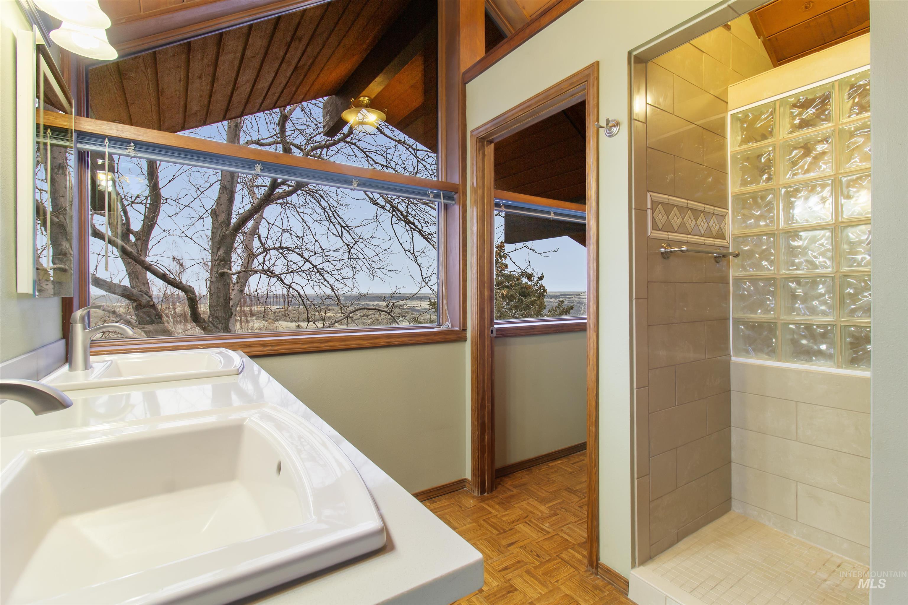 4048 N 3536 E, Kimberly, Idaho 83341, 3 Bedrooms, 3 Bathrooms, Residential For Sale, Price $915,000, 98972983