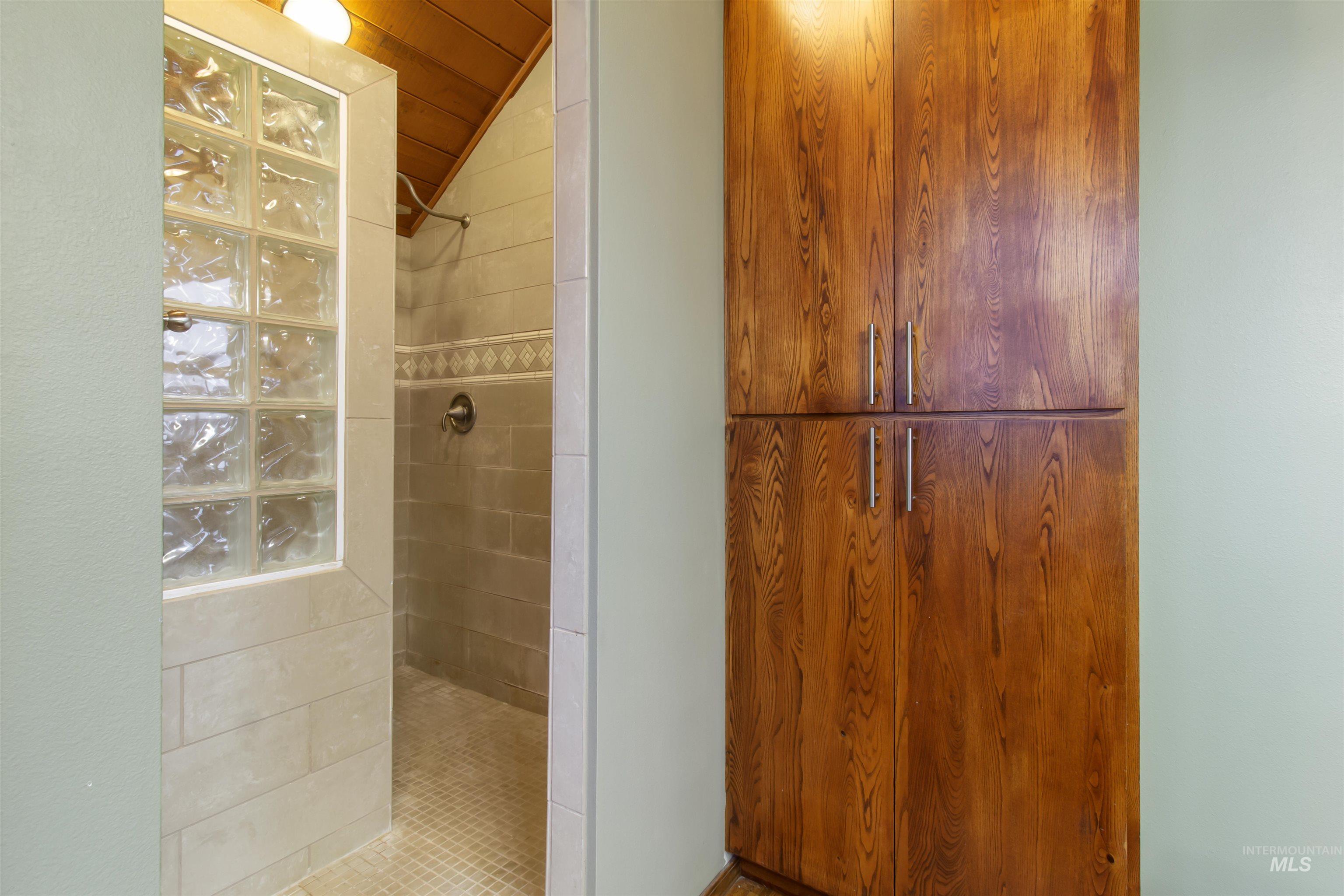 4048 N 3536 E, Kimberly, Idaho 83341, 3 Bedrooms, 3 Bathrooms, Residential For Sale, Price $915,000, 98972983