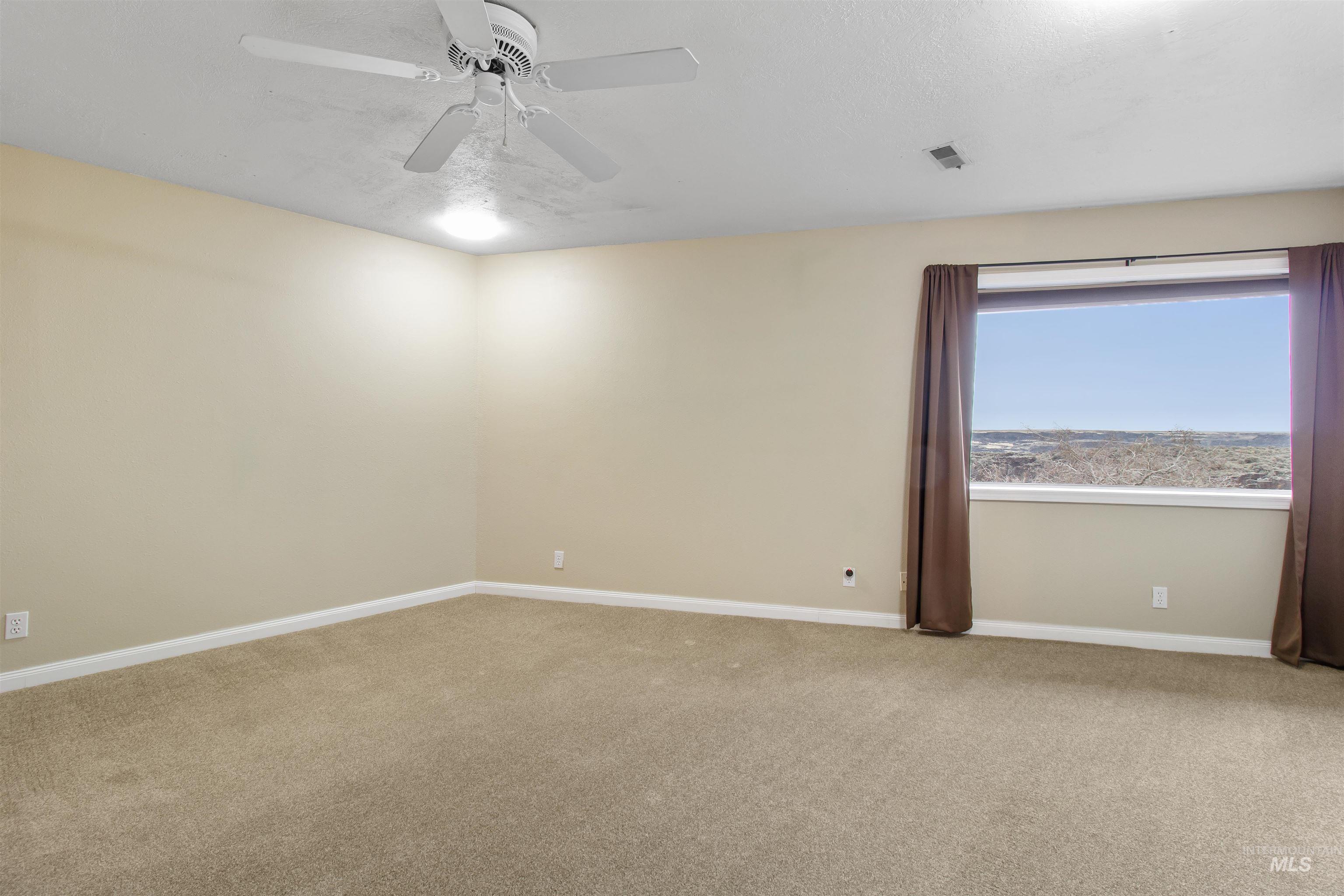 4048 N 3536 E, Kimberly, Idaho 83341, 3 Bedrooms, 3 Bathrooms, Residential For Sale, Price $915,000,MLS 98972983