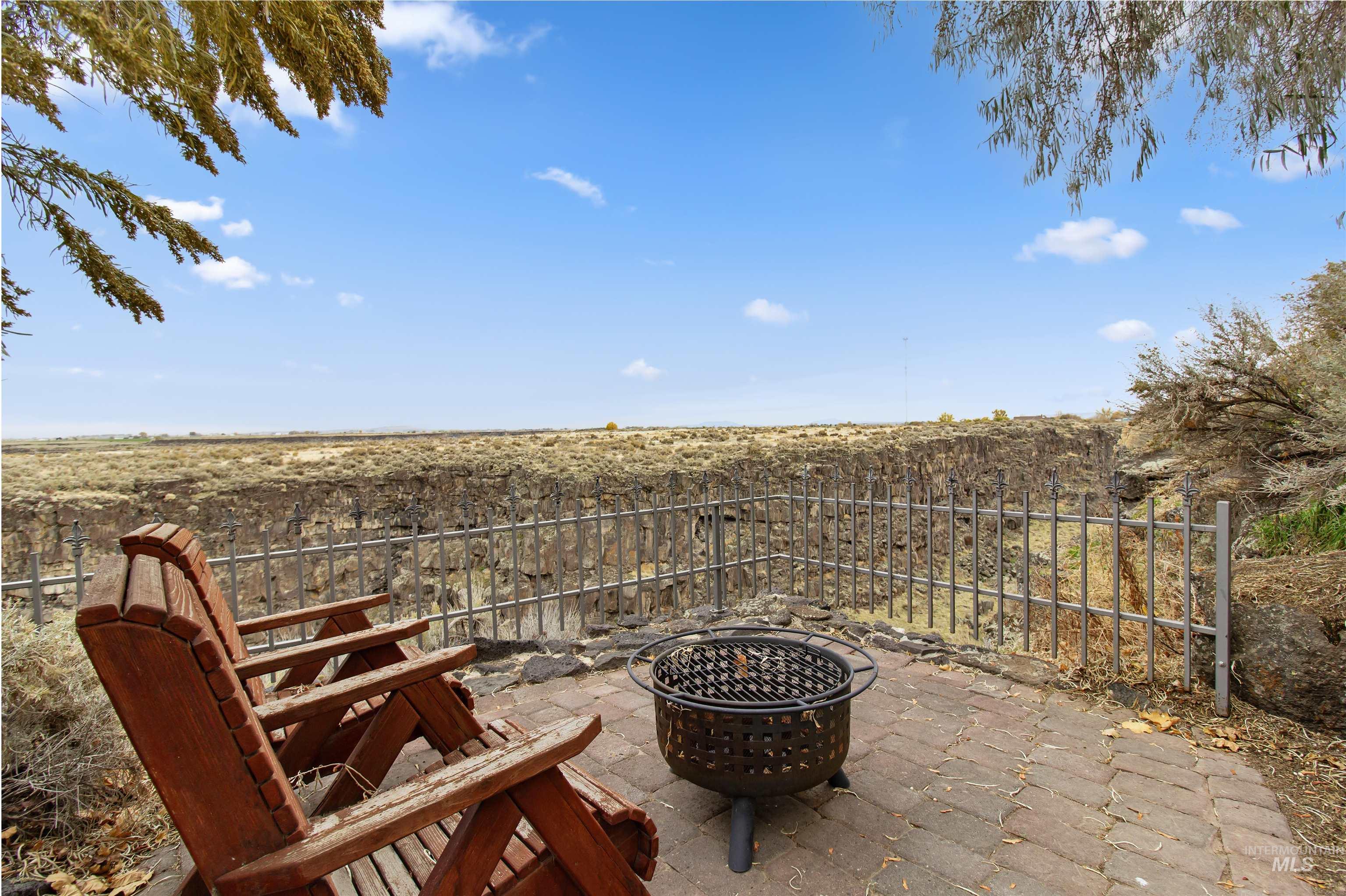 4048 N 3536 E, Kimberly, Idaho 83341, 3 Bedrooms, 3 Bathrooms, Residential For Sale, Price $915,000,MLS 98972983