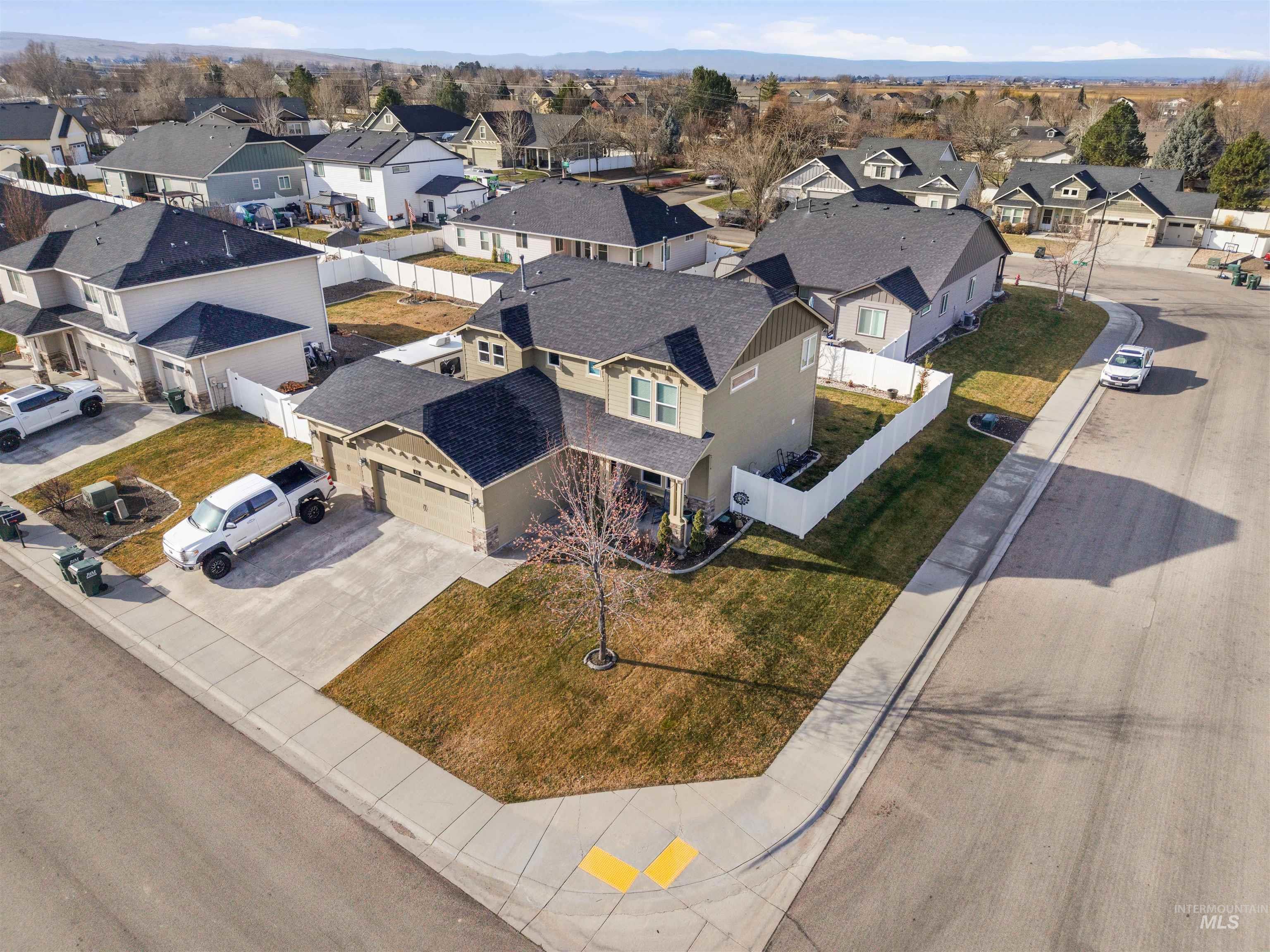 431 S Rocker Avenue, Kuna, Idaho 83634, 4 Bedrooms, 2.5 Bathrooms, Residential For Sale, Price $535,000,MLS 98972984