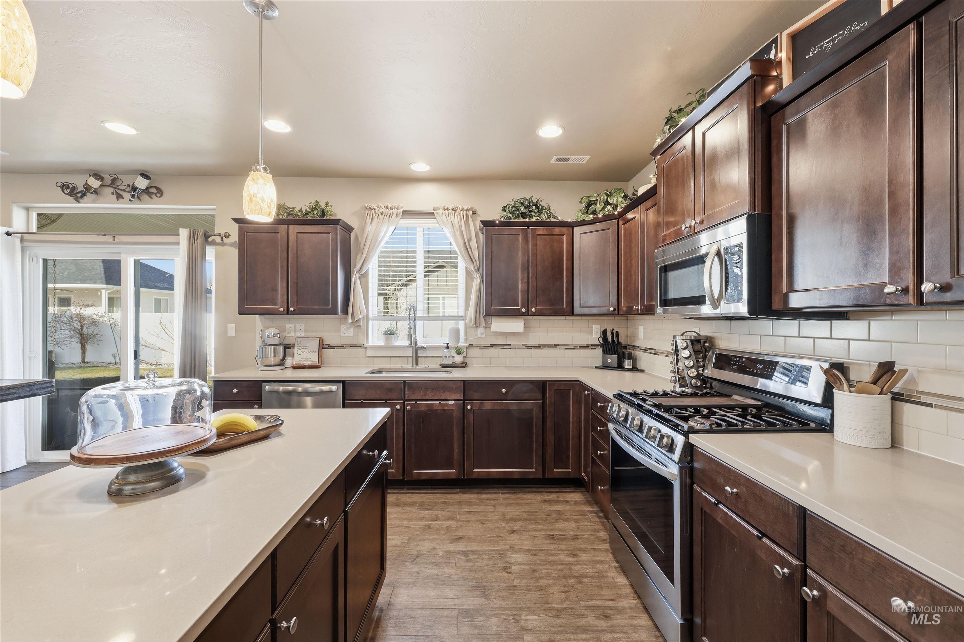 431 S Rocker Avenue, Kuna, Idaho 83634, 4 Bedrooms, 2.5 Bathrooms, Residential For Sale, Price $535,000,MLS 98972984