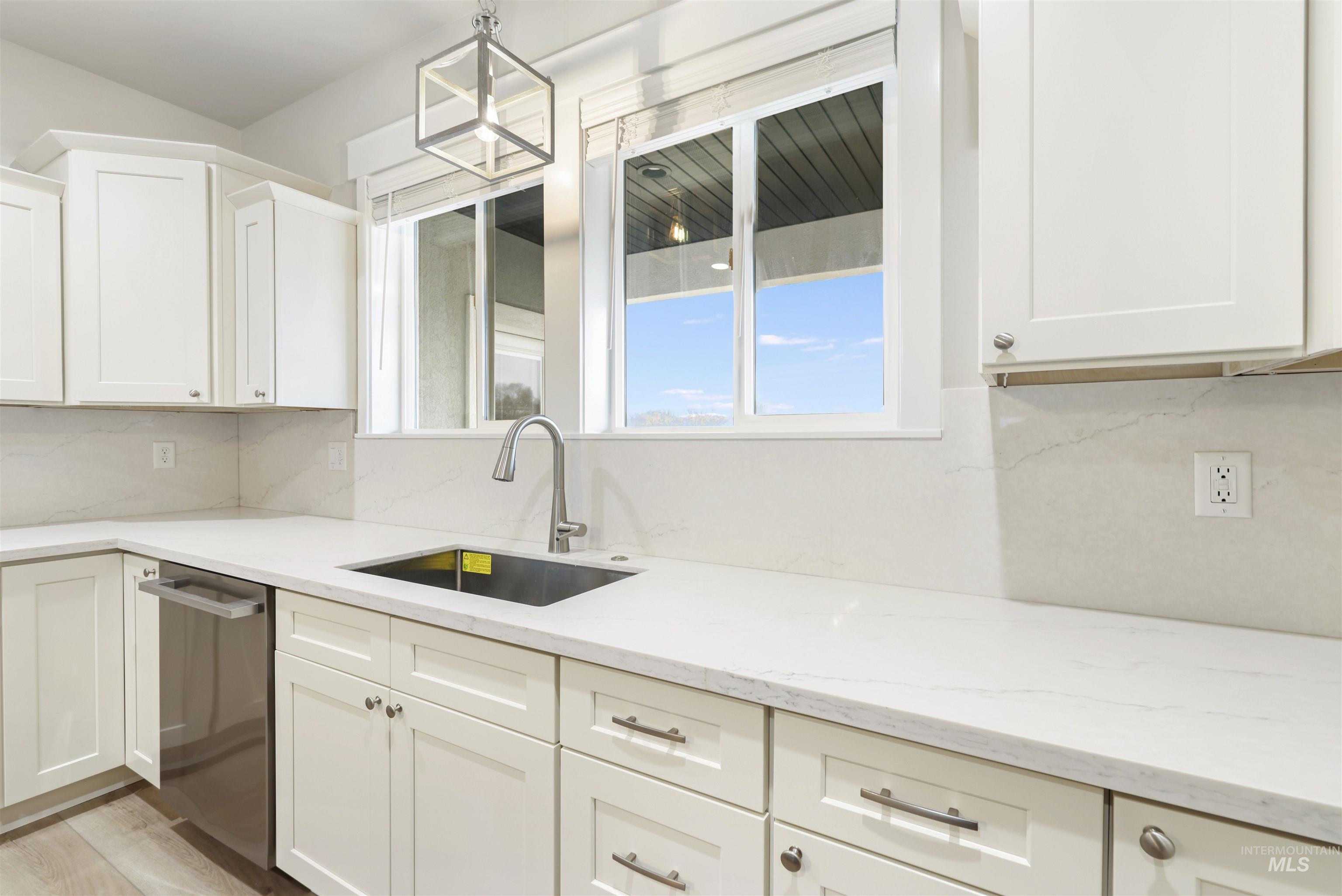 109 Stella Circle, Hagerman, Idaho 83332, 3 Bedrooms, 2 Bathrooms, Residential For Sale, Price $749,900,MLS 98972985