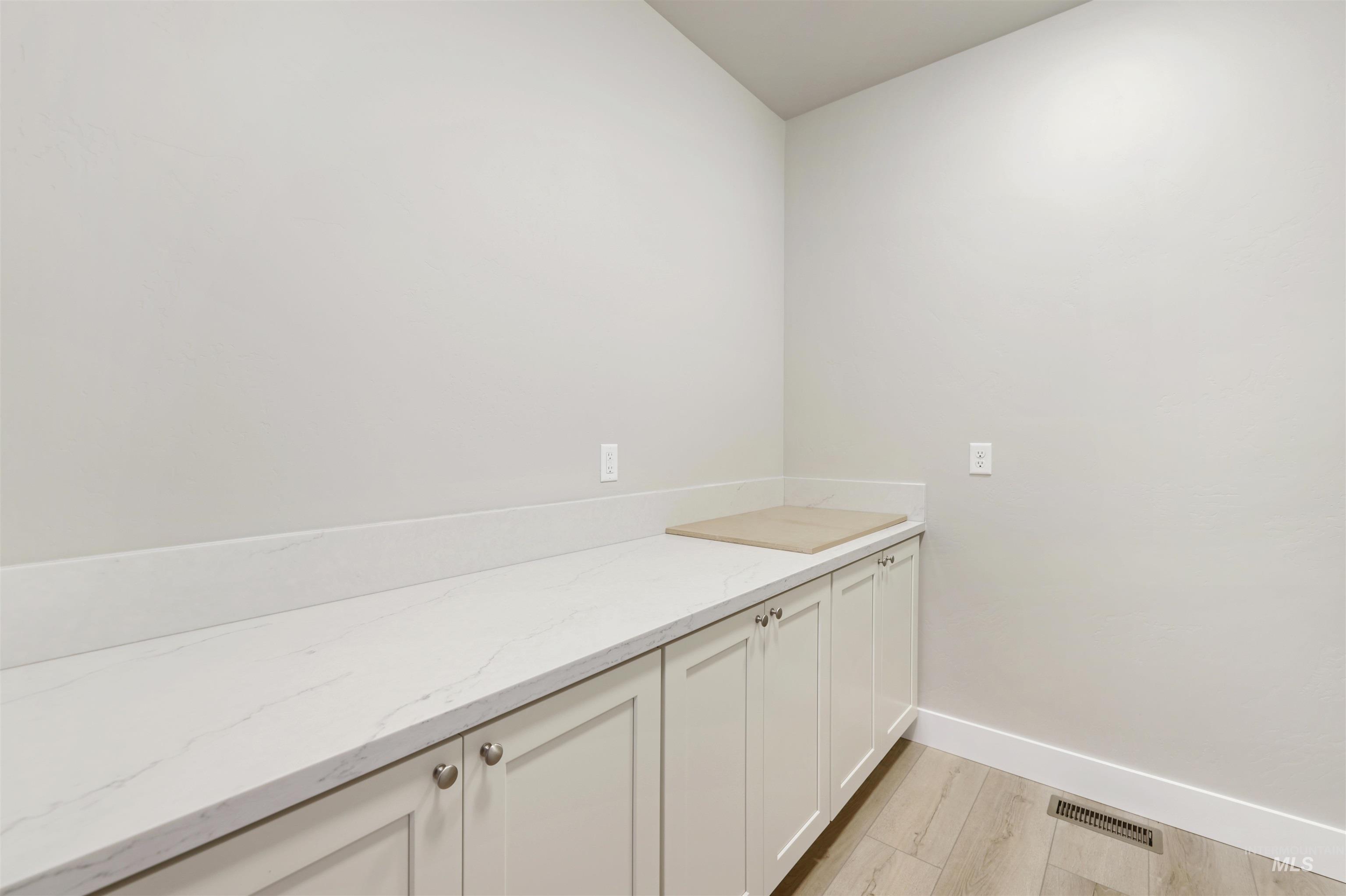 109 Stella Circle, Hagerman, Idaho 83332, 3 Bedrooms, 2 Bathrooms, Residential For Sale, Price $749,900,MLS 98972985