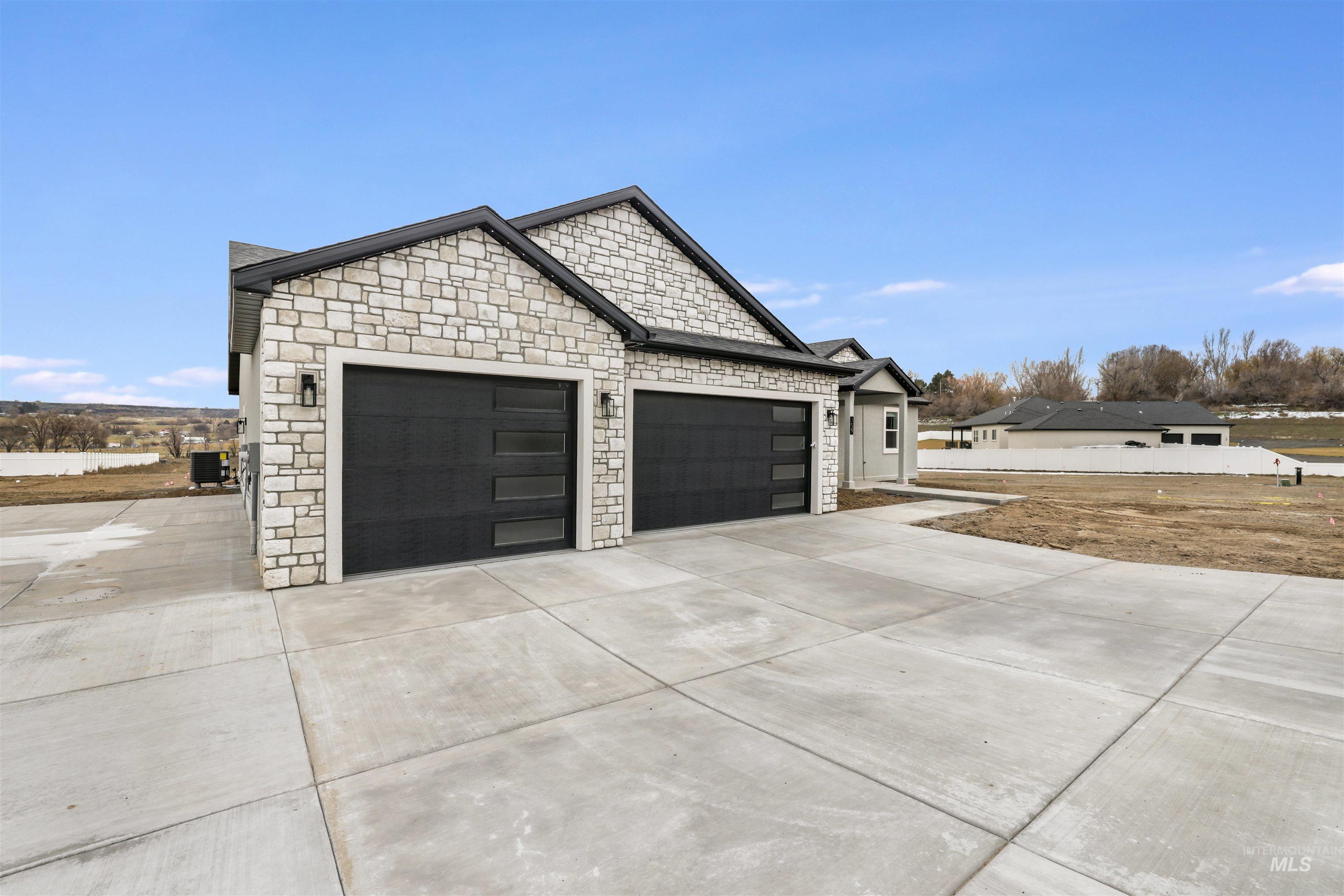 109 Stella Circle, Hagerman, Idaho 83332, 3 Bedrooms, 2 Bathrooms, Residential For Sale, Price $744,900,MLS 98972985