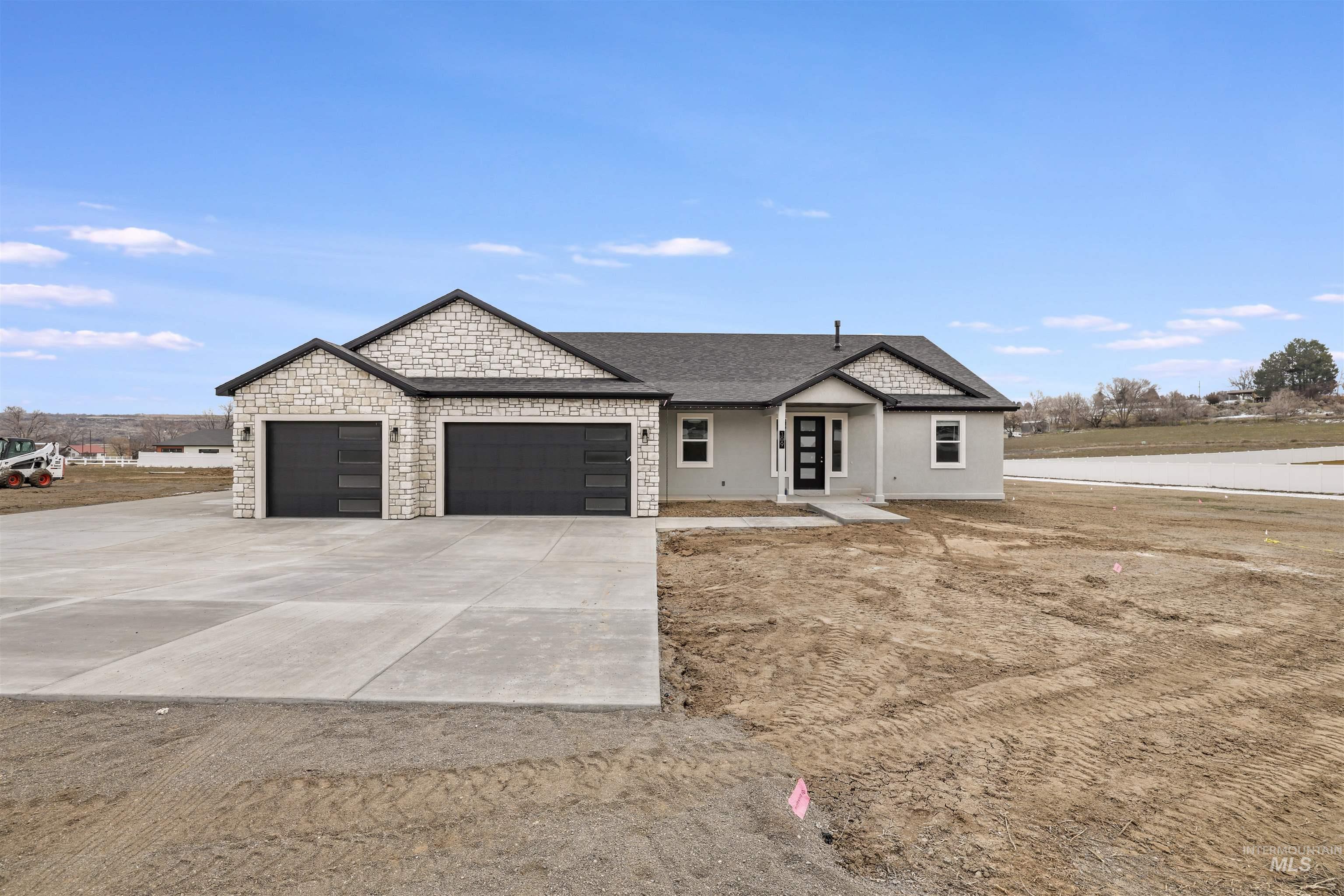 109 Stella Circle, Hagerman, Idaho 83332, 3 Bedrooms, 2 Bathrooms, Residential For Sale, Price $744,900,MLS 98972985