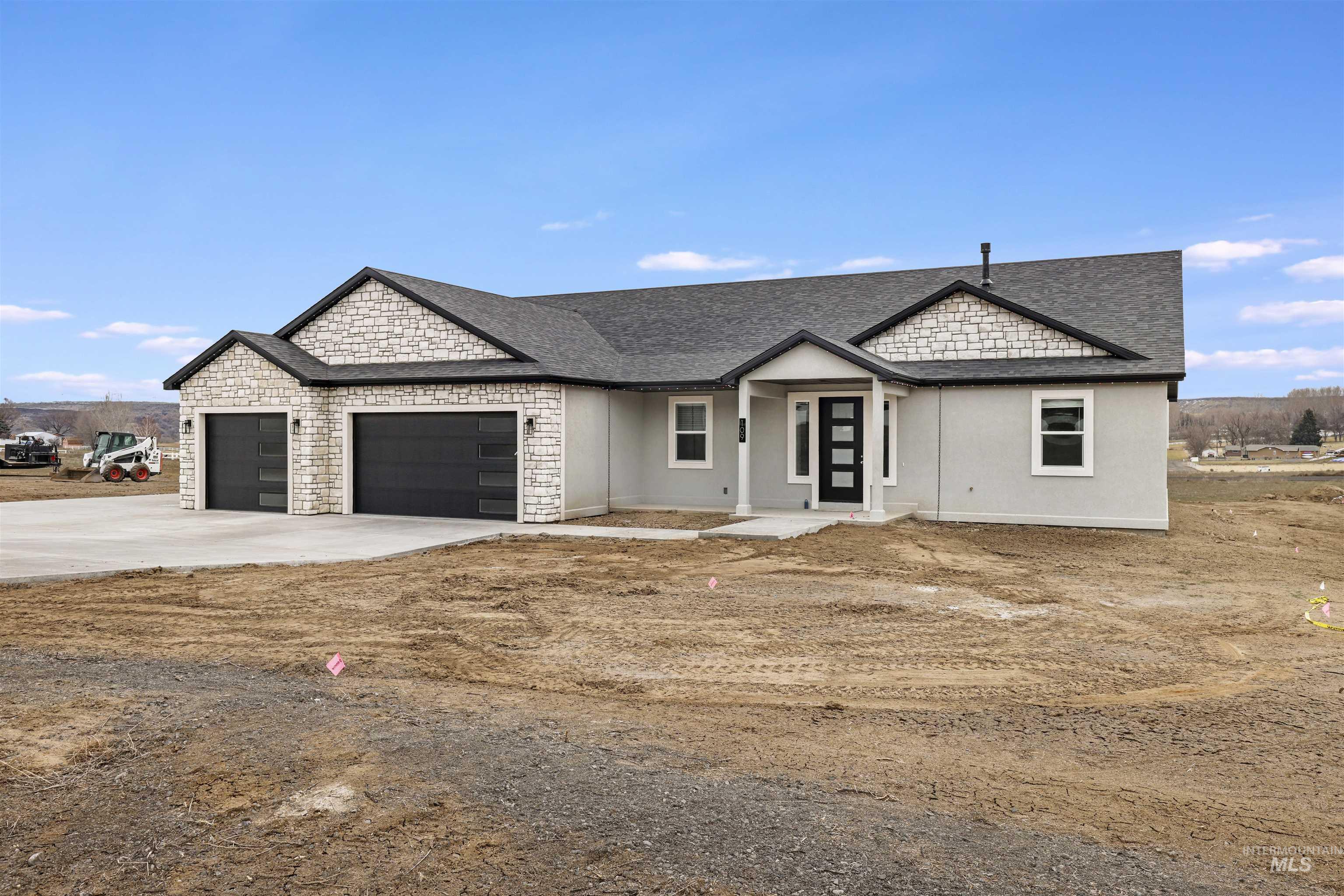 109 Stella Circle, Hagerman, Idaho 83332, 3 Bedrooms, 2 Bathrooms, Residential For Sale, Price $744,900,MLS 98972985