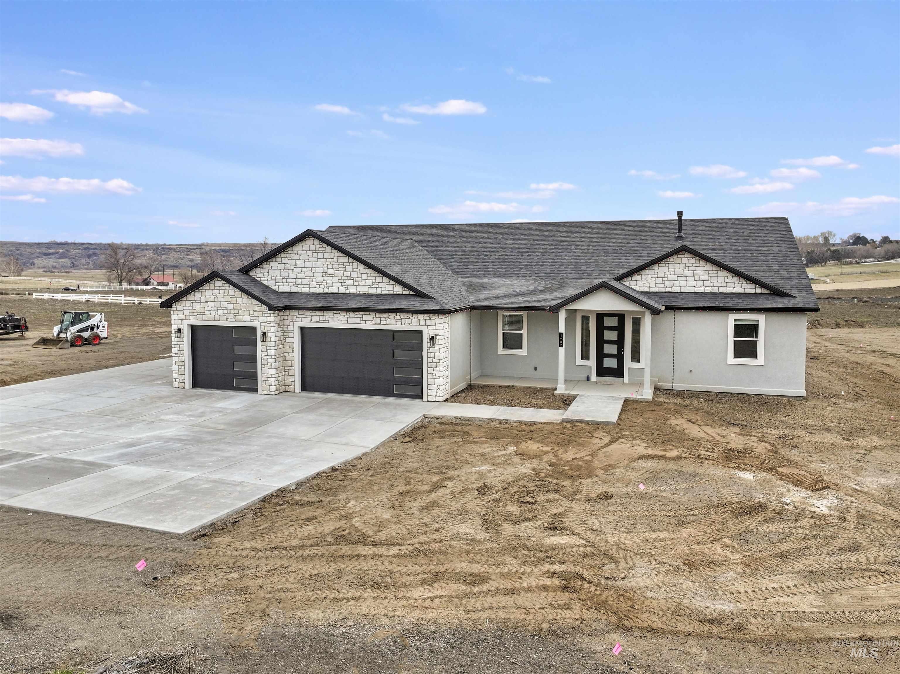 109 Stella Circle, Hagerman, Idaho 83332, 3 Bedrooms, 2 Bathrooms, Residential For Sale, Price $744,900,MLS 98972985
