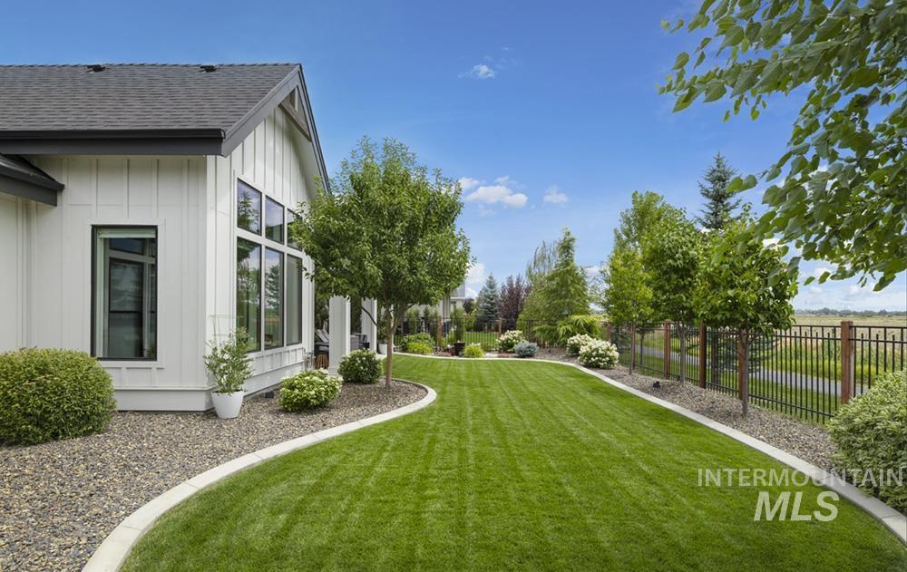 8165 W Corinthia St, Eagle, Idaho 83616, 3 Bedrooms, 2.5 Bathrooms, Residential For Sale, Price $877,000,MLS 98972986