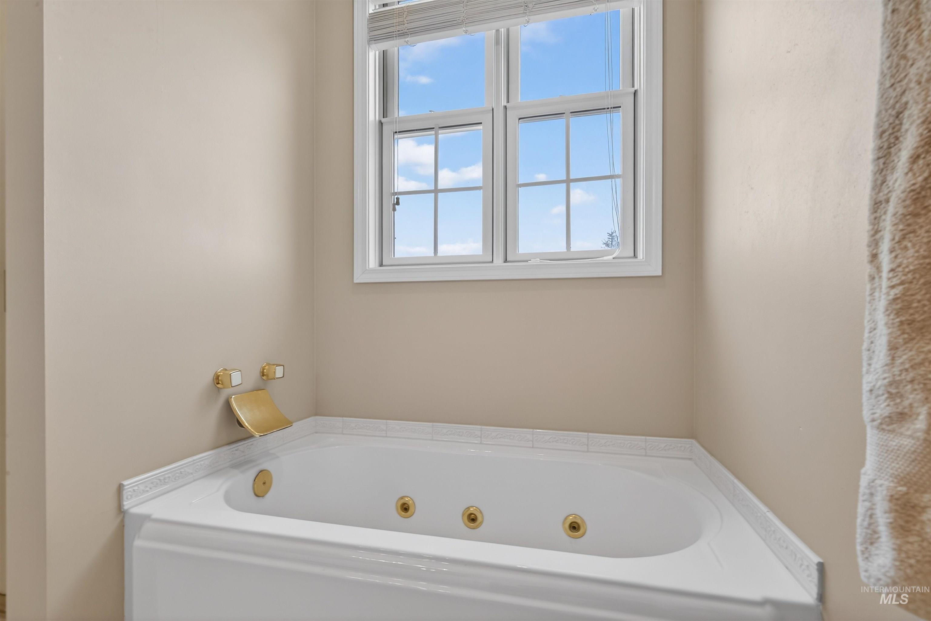 5 Red Barn Lane, Grangeville, Idaho 83530, 2 Bedrooms, 2 Bathrooms, Residential For Sale, Price $509,000,MLS 98972988