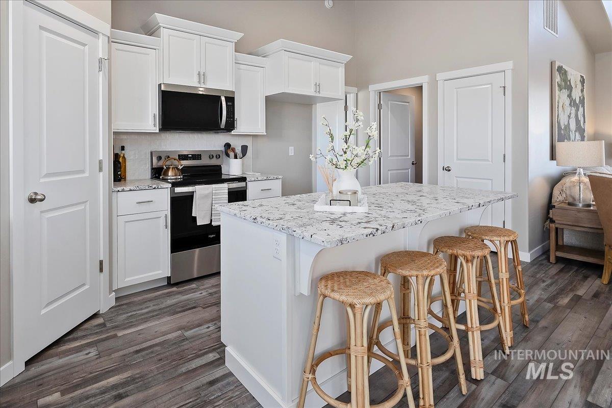 2044 Lowline Avenue, Twin Falls, Idaho 83301, 4 Bedrooms, 2 Bathrooms, Residential For Sale, Price $379,000,MLS 98972995