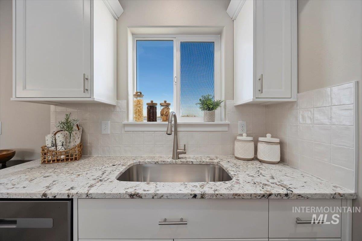 2044 Lowline Avenue, Twin Falls, Idaho 83301, 4 Bedrooms, 2 Bathrooms, Residential For Sale, Price $379,000,MLS 98972995