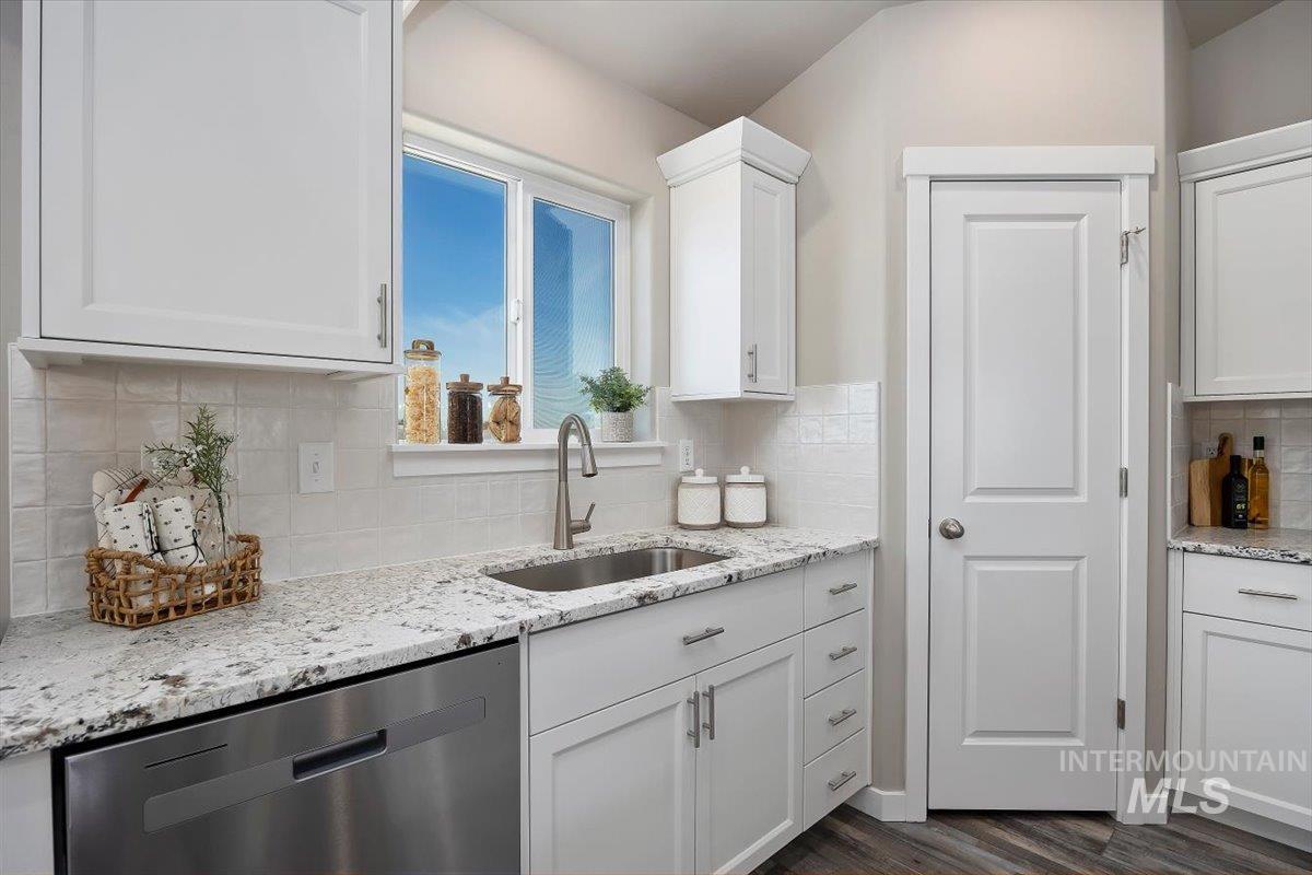 2044 Lowline Avenue, Twin Falls, Idaho 83301, 4 Bedrooms, 2 Bathrooms, Residential For Sale, Price $379,000,MLS 98972995