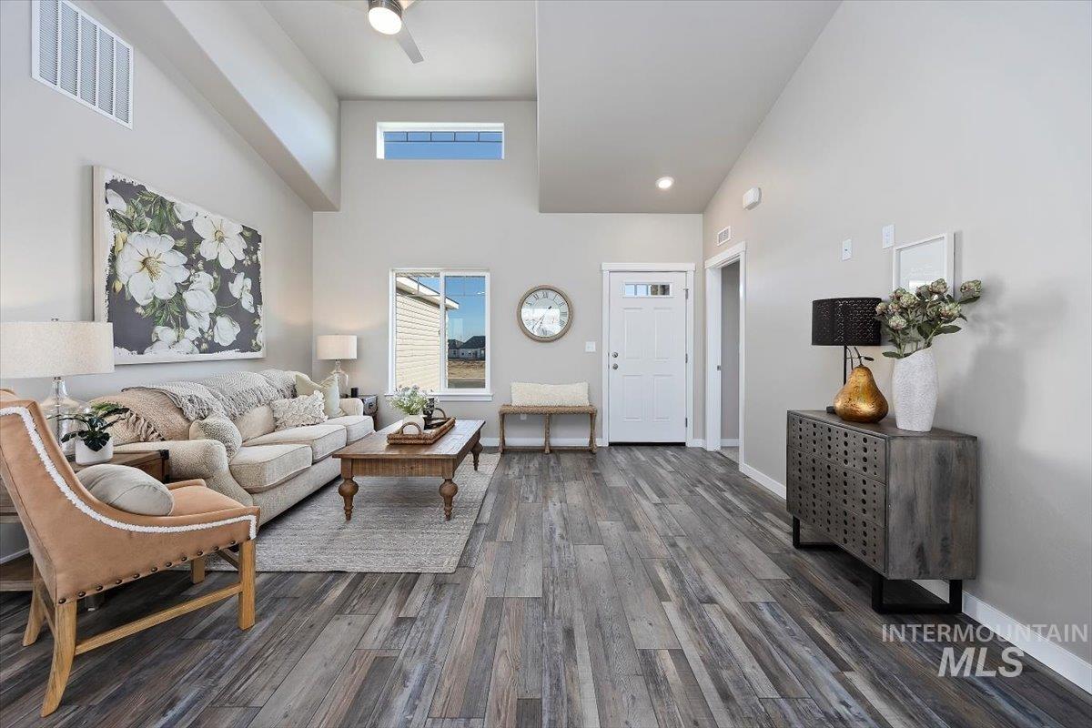 2044 Lowline Avenue, Twin Falls, Idaho 83301, 4 Bedrooms, 2 Bathrooms, Residential For Sale, Price $379,000,MLS 98972995