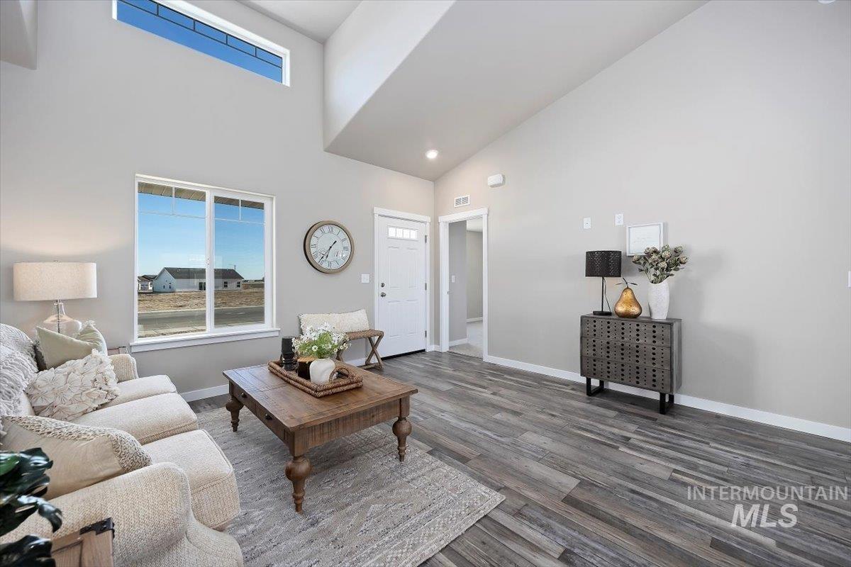 2044 Lowline Avenue, Twin Falls, Idaho 83301, 4 Bedrooms, 2 Bathrooms, Residential For Sale, Price $379,000,MLS 98972995