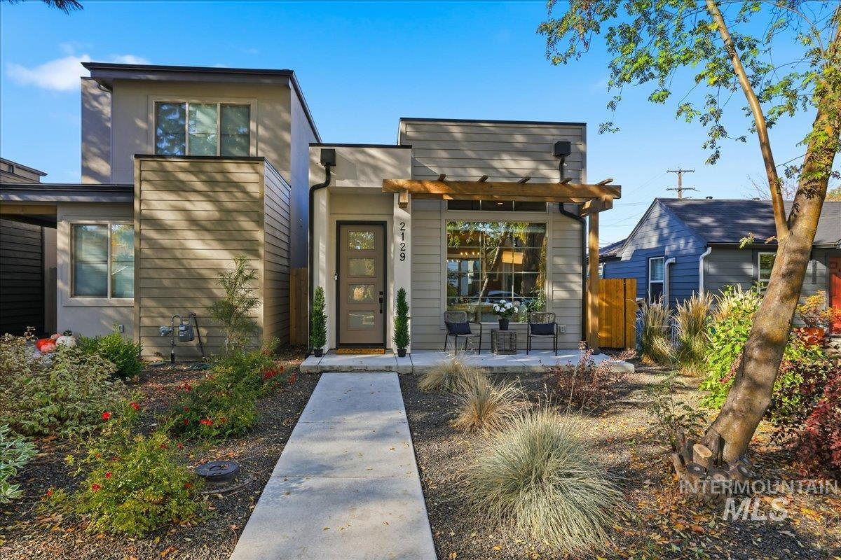 2129 N 34th St, Boise, Idaho 83703, 3 Bedrooms, 2.5 Bathrooms, Residential For Sale, Price $727,999,MLS 98972997